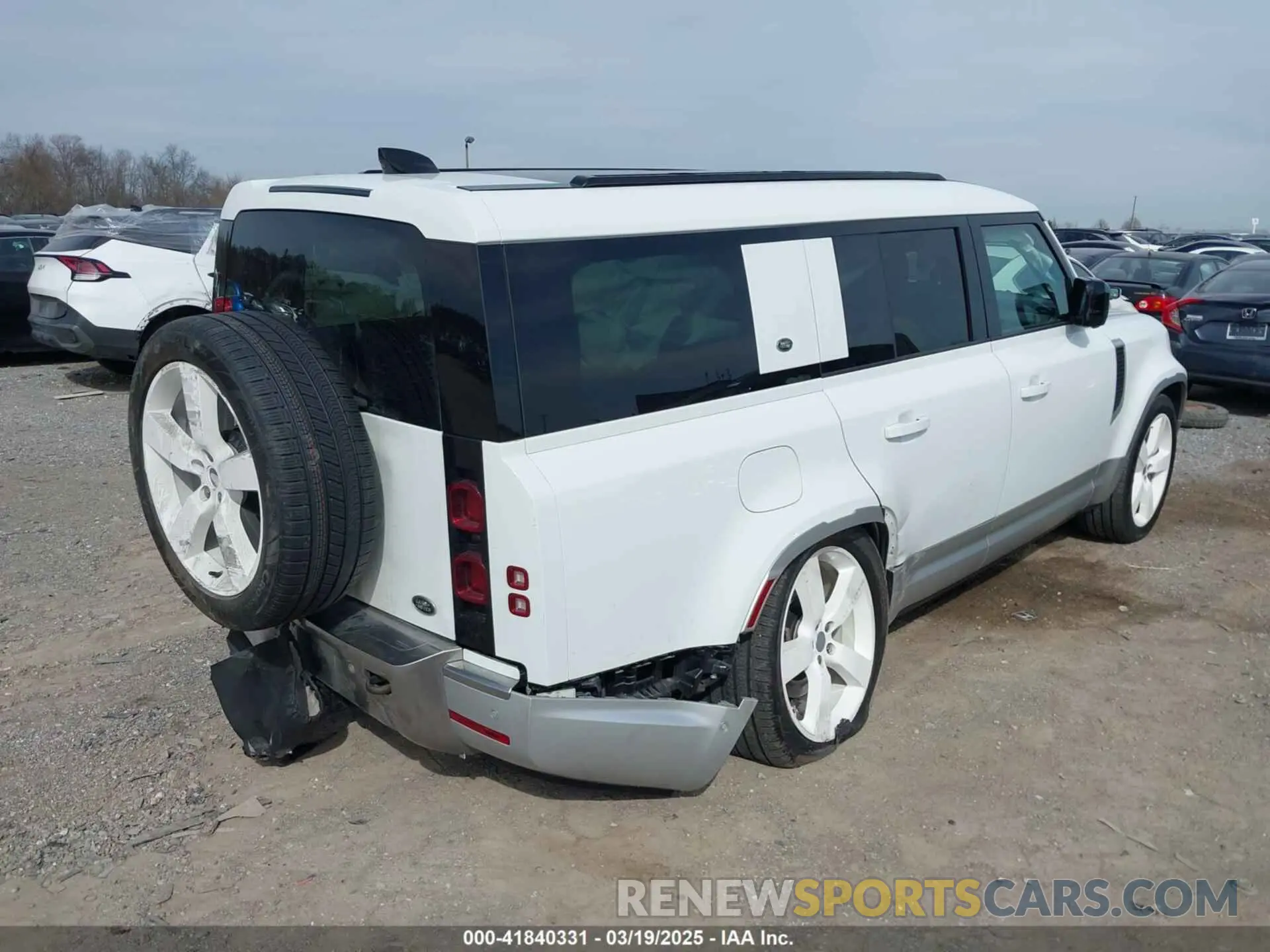 4 Photograph of a damaged car SALEVFEU0P2241361 LAND ROVER DEFENDER 2023