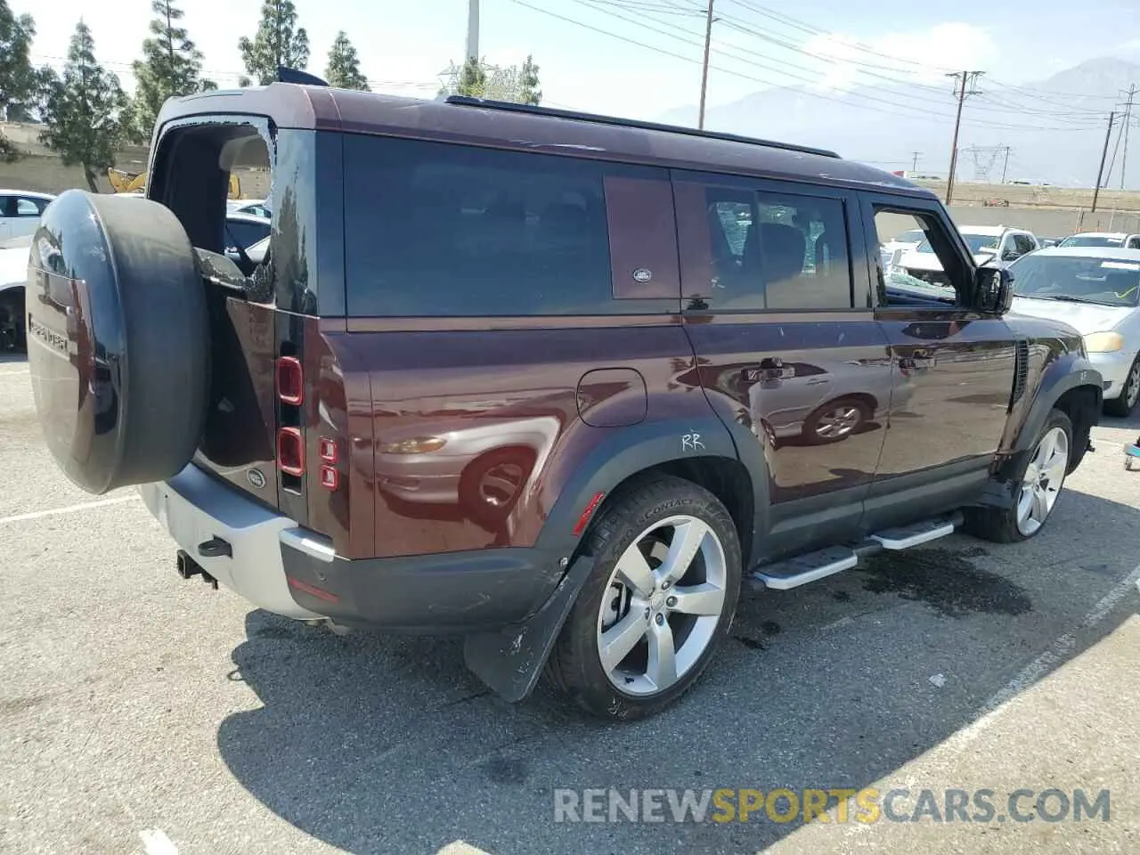 3 Photograph of a damaged car SALEVFEU1P2218980 LAND ROVER DEFENDER 2023