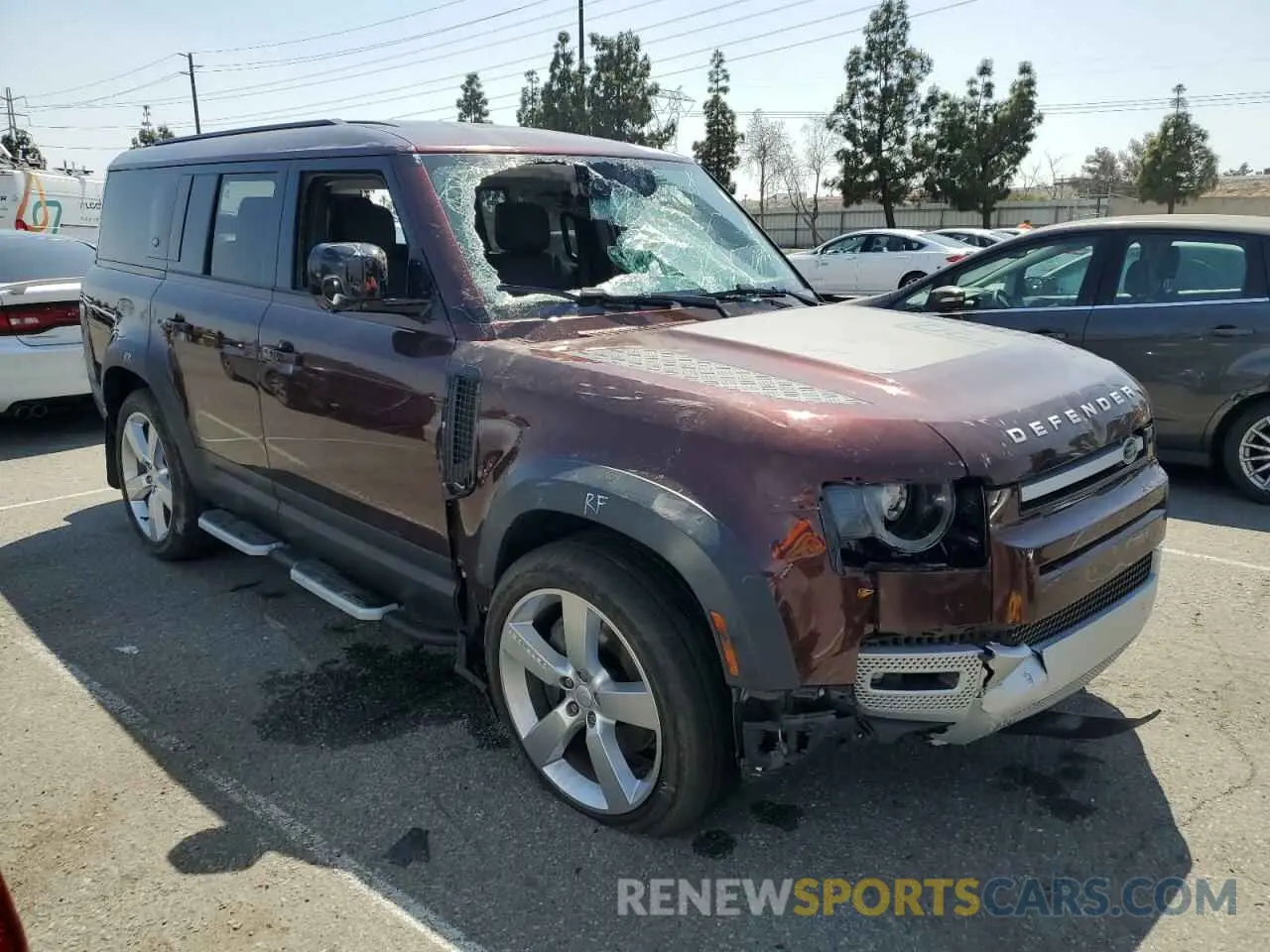 4 Photograph of a damaged car SALEVFEU1P2218980 LAND ROVER DEFENDER 2023