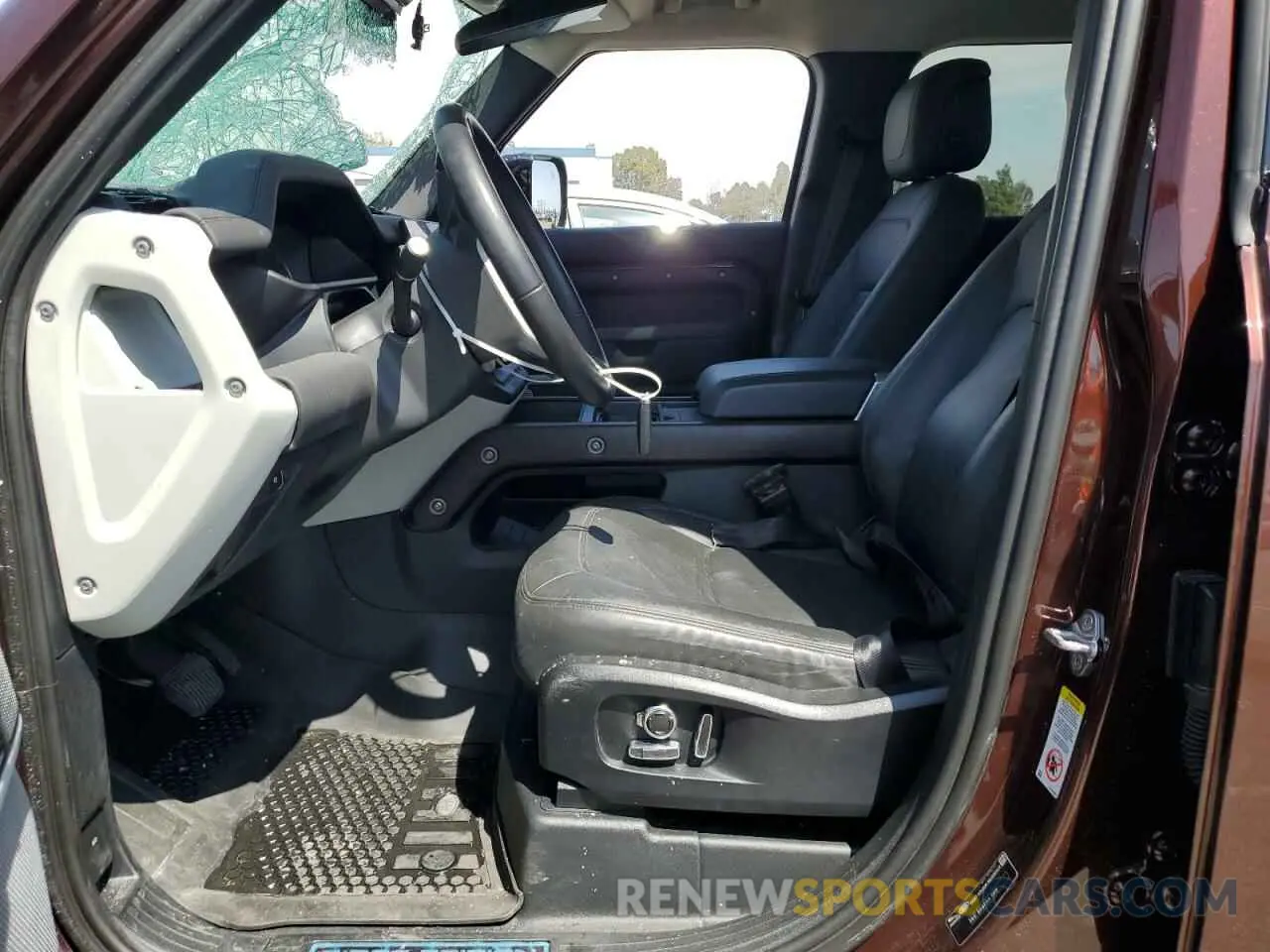 7 Photograph of a damaged car SALEVFEU1P2218980 LAND ROVER DEFENDER 2023