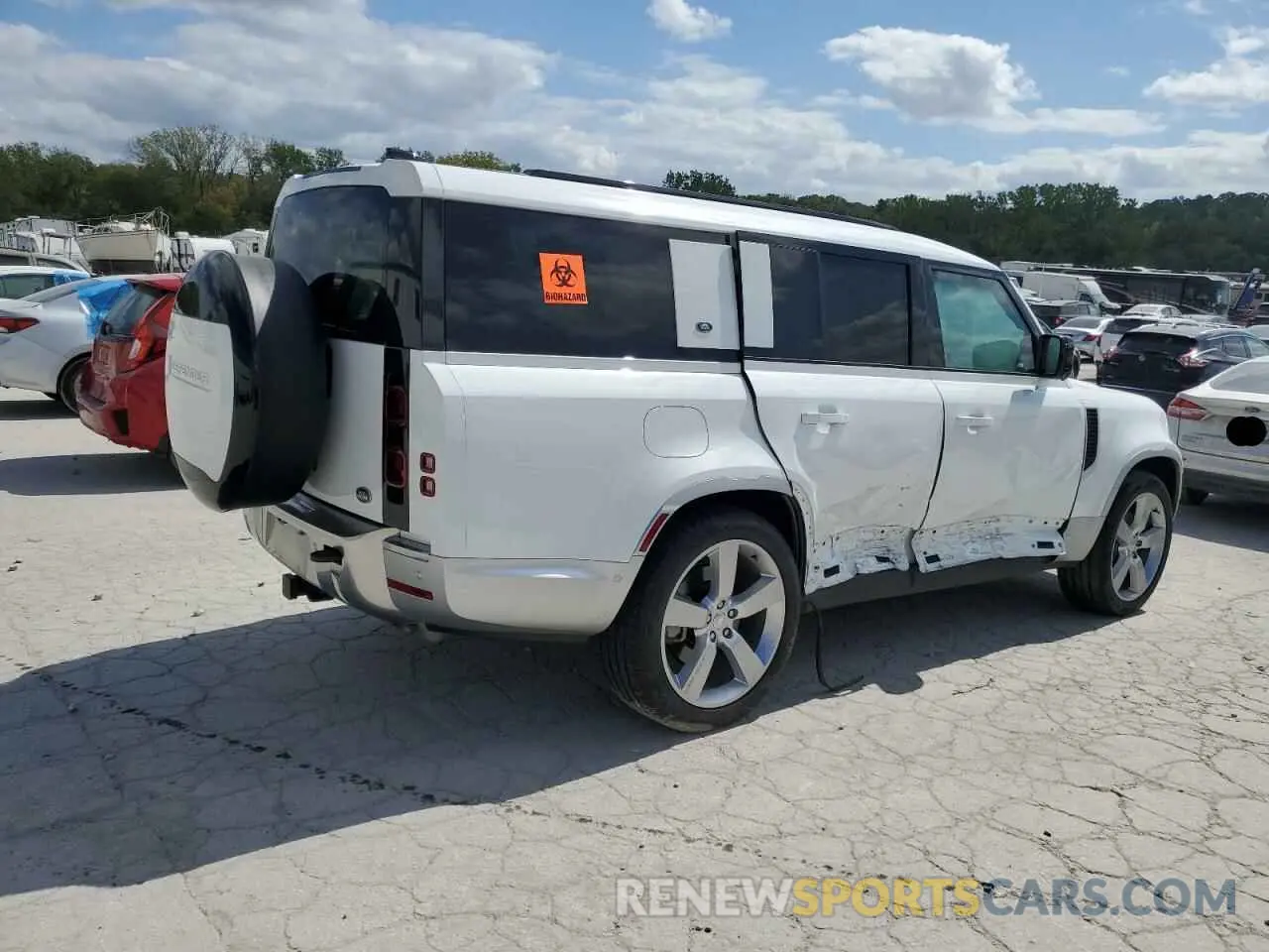3 Photograph of a damaged car SALEVFEU4P2217208 LAND ROVER DEFENDER 2023