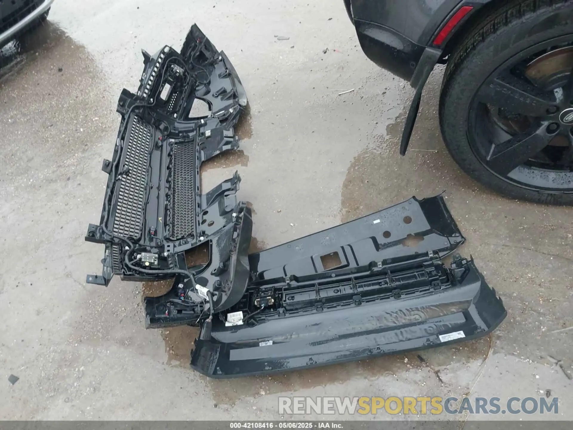 12 Photograph of a damaged car SALEWEEE8P2124272 LAND ROVER DEFENDER 2023