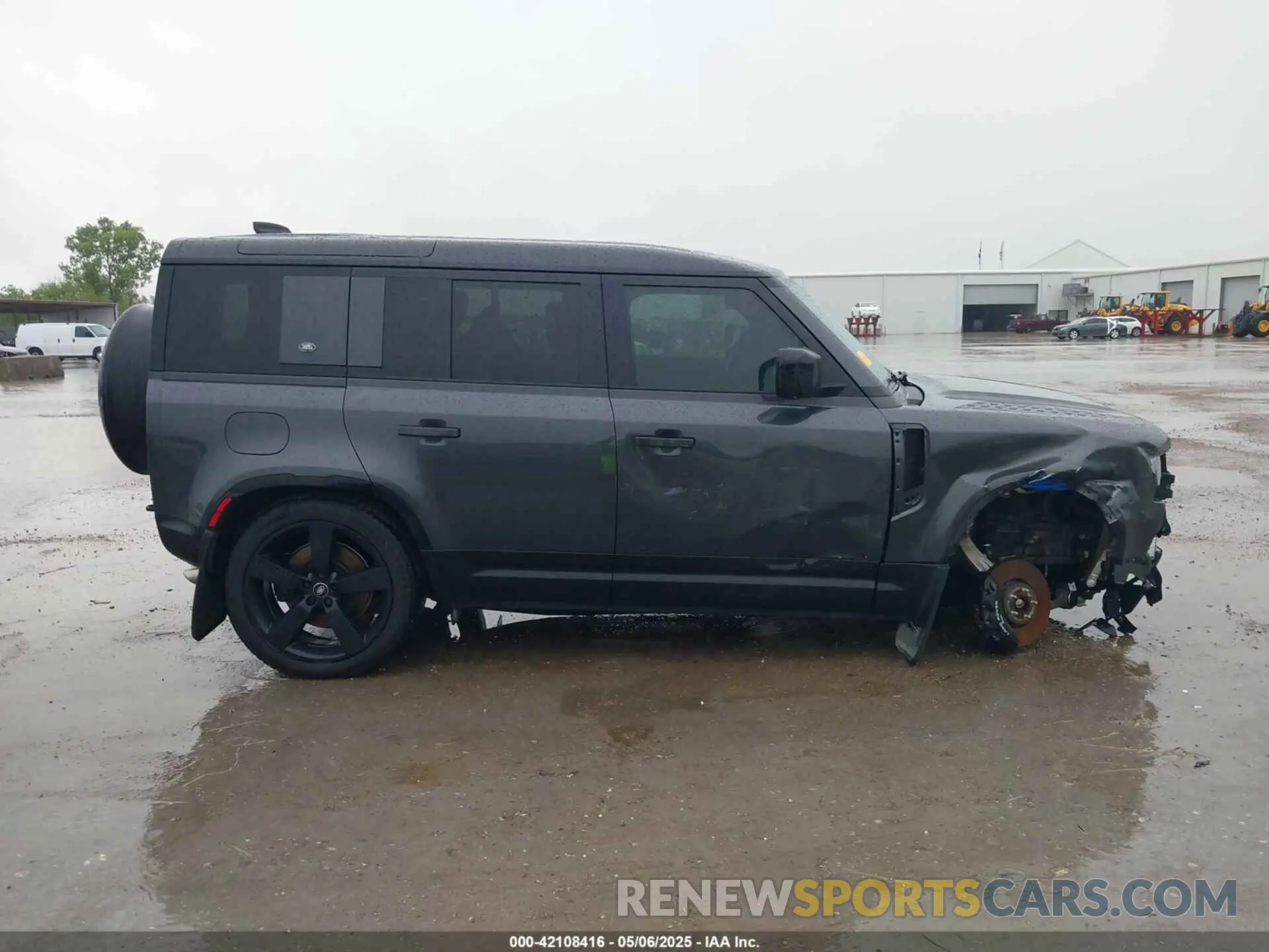 14 Photograph of a damaged car SALEWEEE8P2124272 LAND ROVER DEFENDER 2023