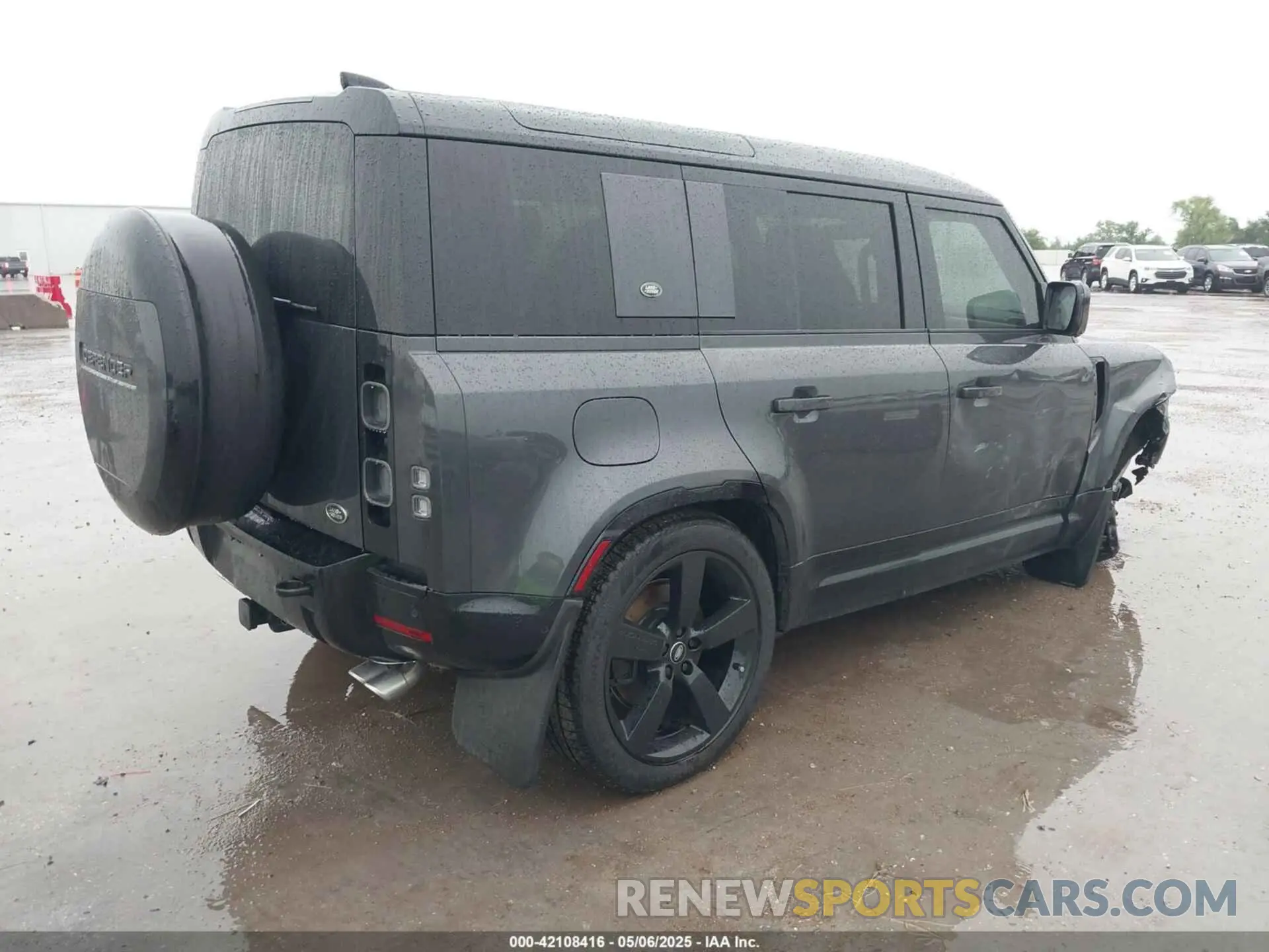 4 Photograph of a damaged car SALEWEEE8P2124272 LAND ROVER DEFENDER 2023