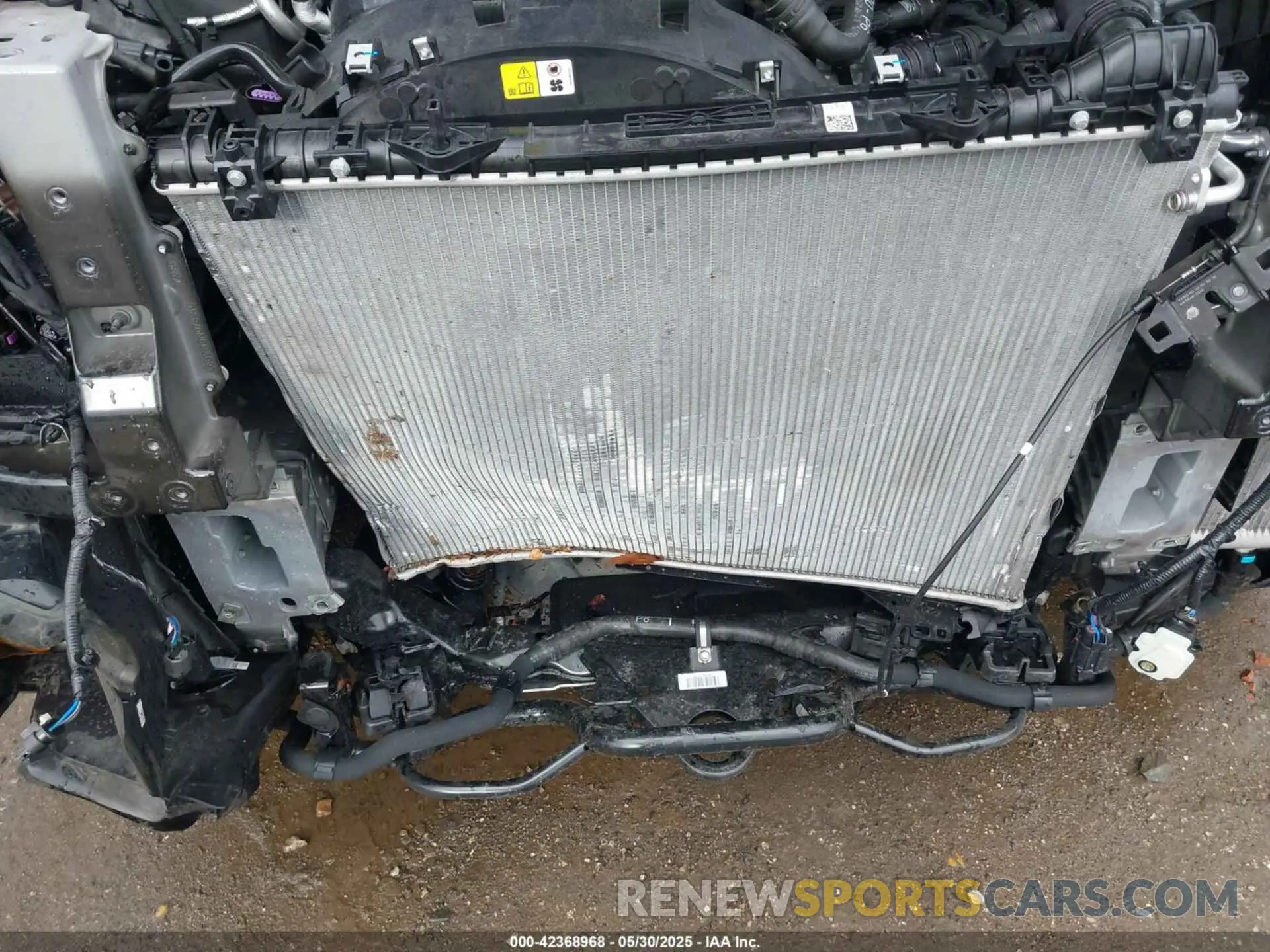 18 Photograph of a damaged car SALEX7EU2P2213481 LAND ROVER DEFENDER 2023