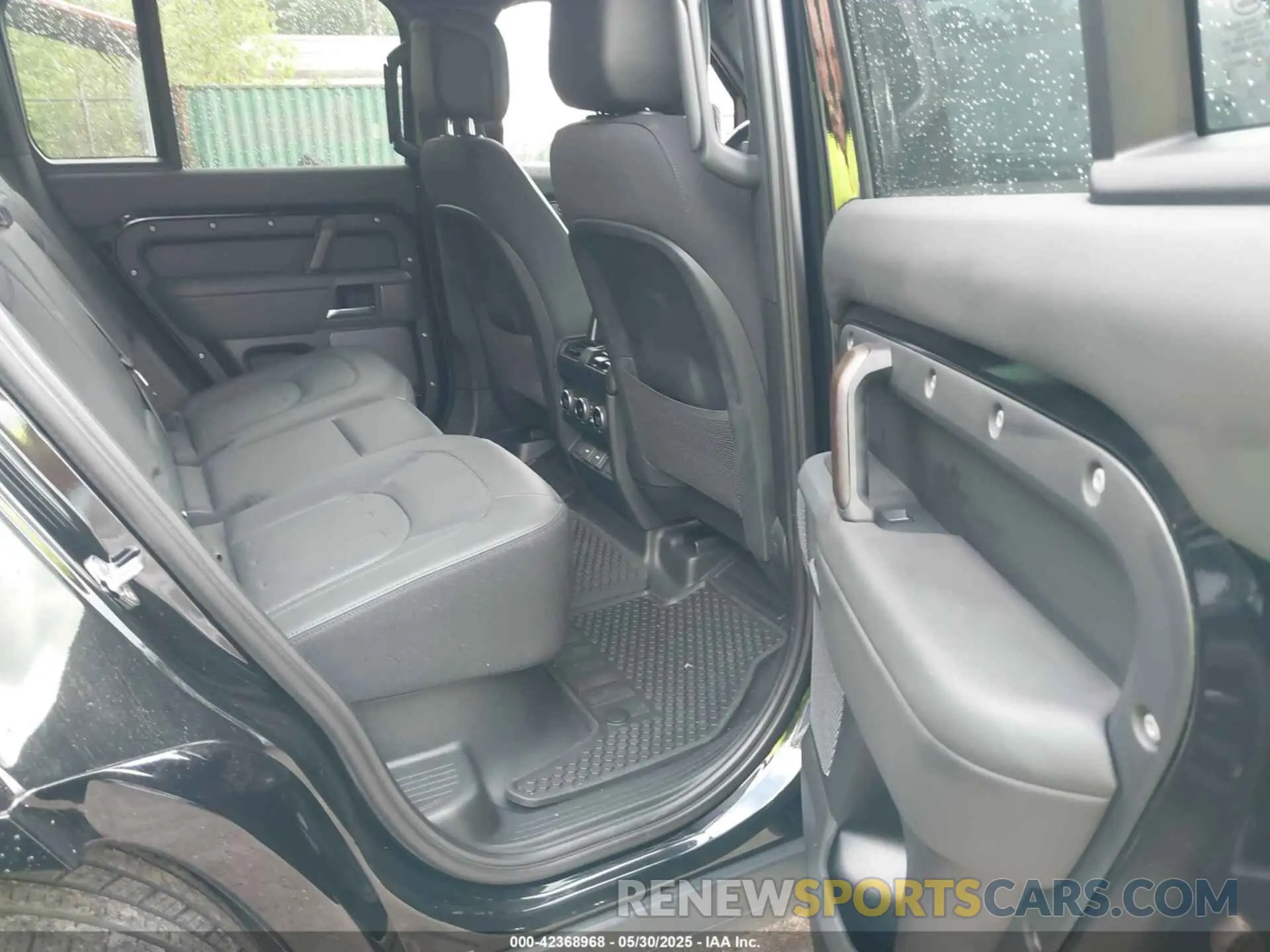 8 Photograph of a damaged car SALEX7EU2P2213481 LAND ROVER DEFENDER 2023