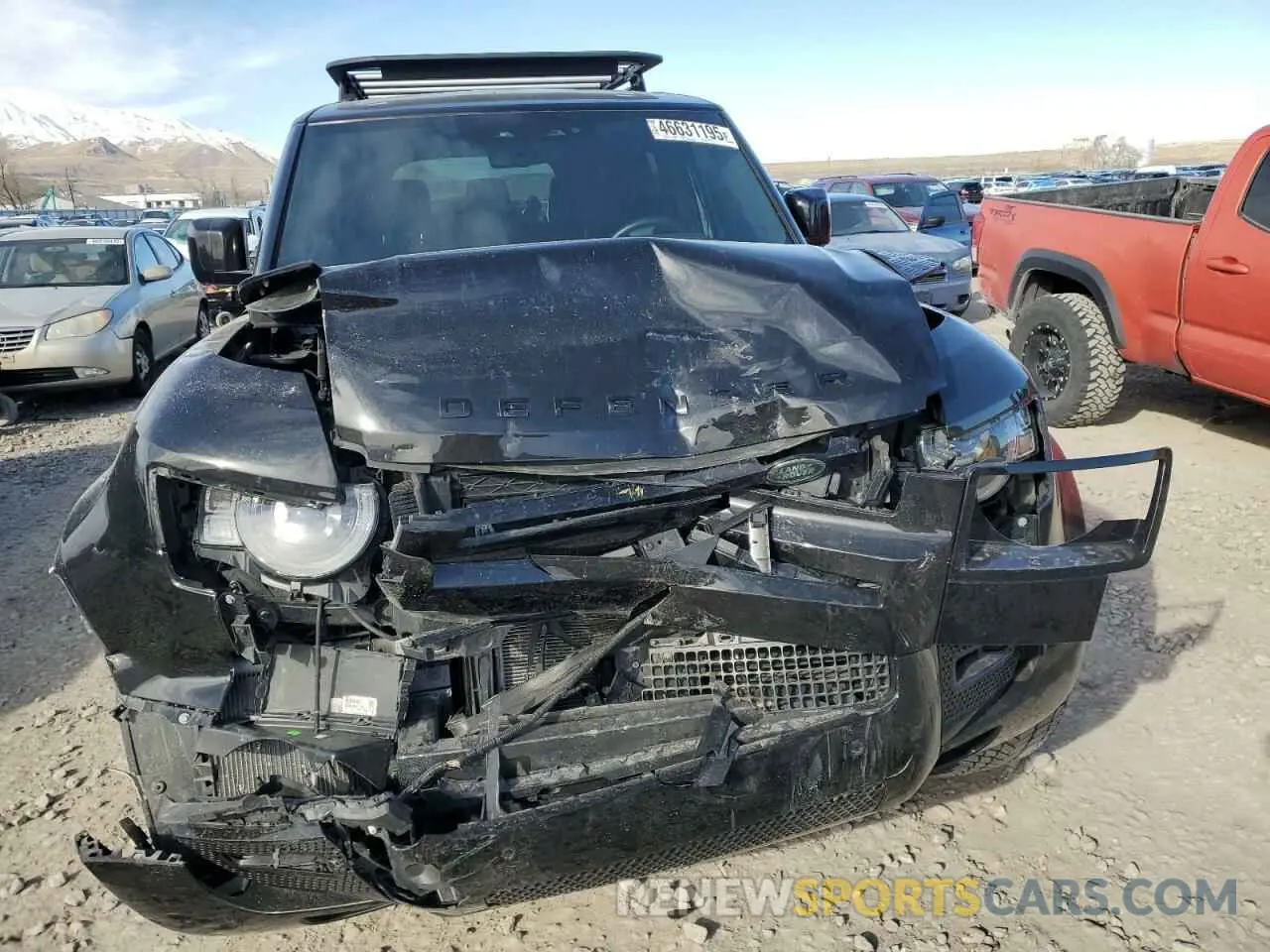 5 Photograph of a damaged car SALEXEEU6P2135372 LAND ROVER DEFENDER 2023