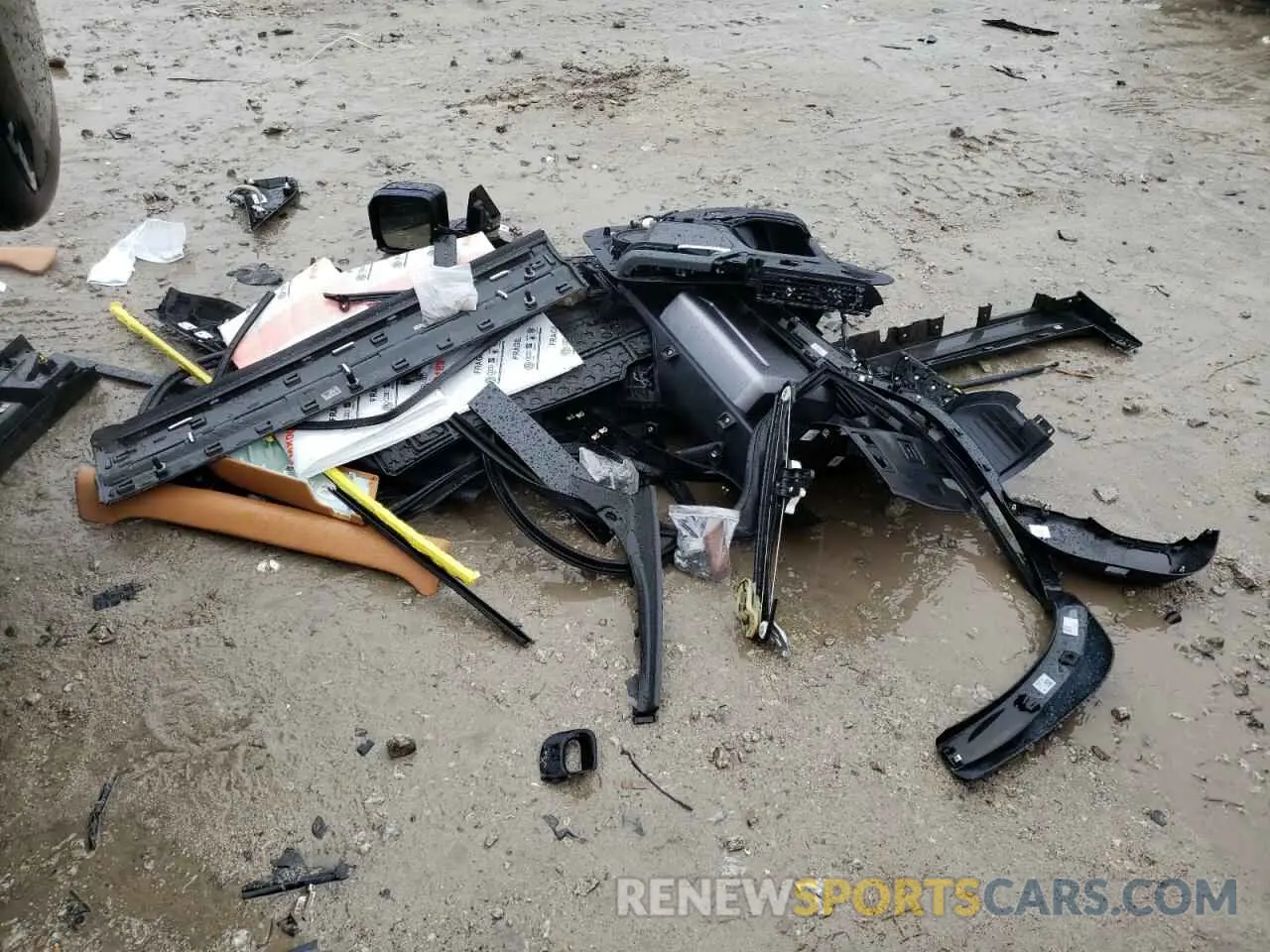 13 Photograph of a damaged car SALEXEEU8P2111784 LAND ROVER DEFENDER 2023