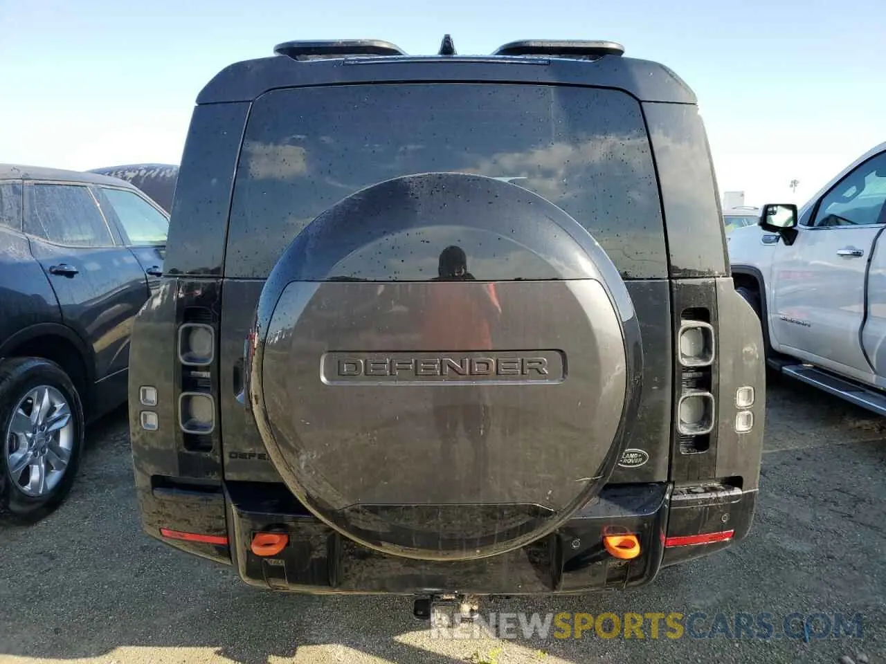 6 Photograph of a damaged car SALEXFEU9P2161096 LAND ROVER DEFENDER 2023
