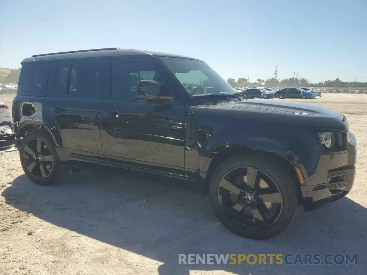 4 Photograph of a damaged car SALE27EU2R2351734 LAND ROVER DEFENDER 2024