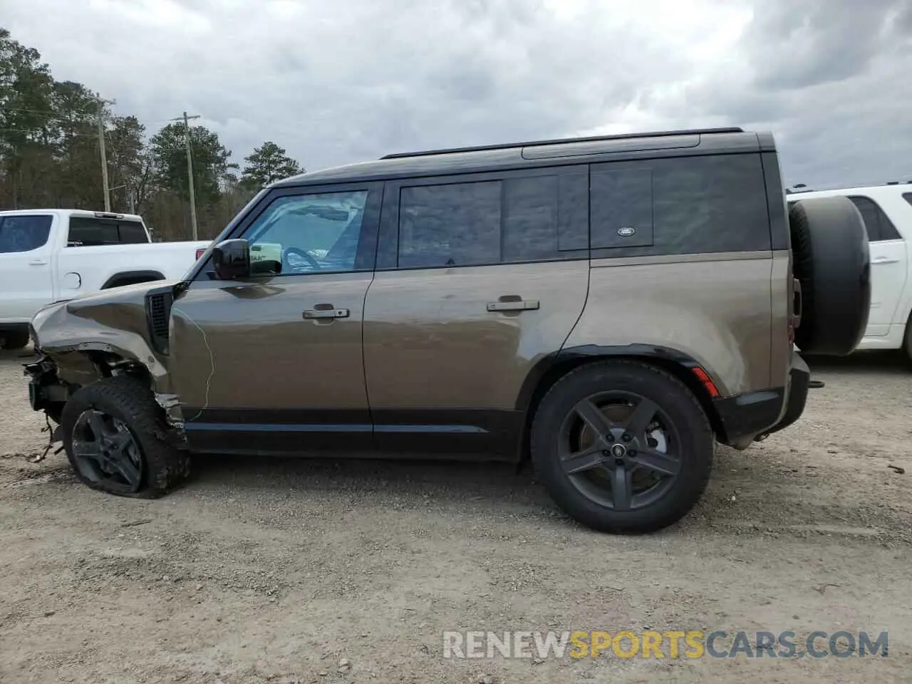 2 Photograph of a damaged car SALE27EU4R2268659 LAND ROVER DEFENDER 2024