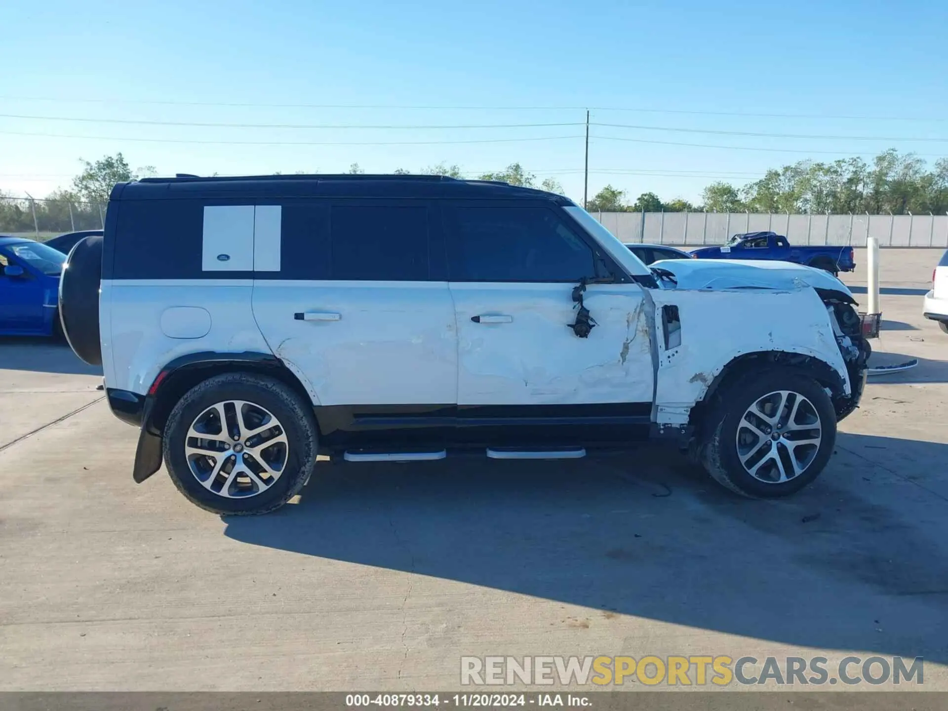 12 Photograph of a damaged car SALE27EU5R2262224 LAND ROVER DEFENDER 2024