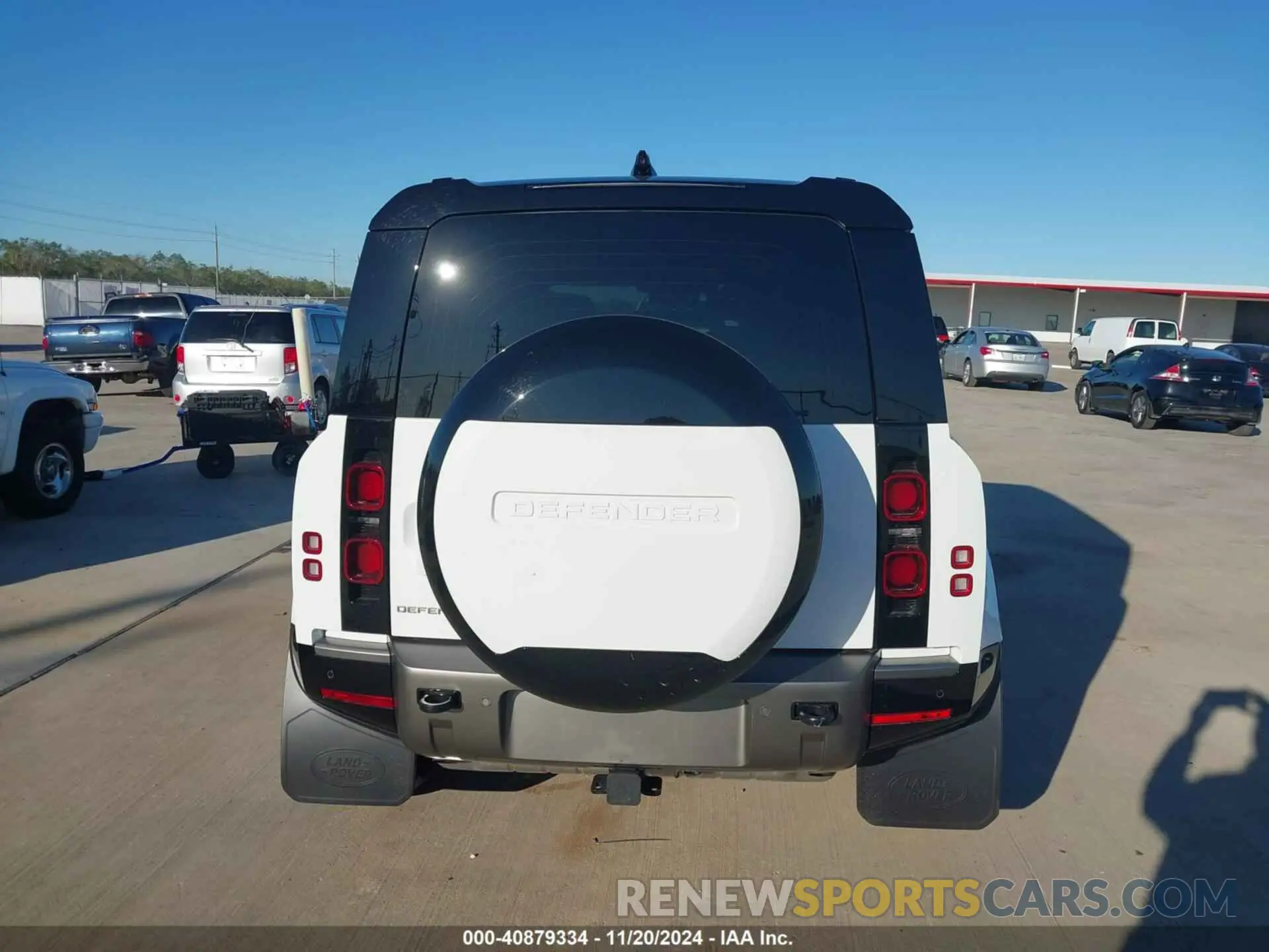 15 Photograph of a damaged car SALE27EU5R2262224 LAND ROVER DEFENDER 2024