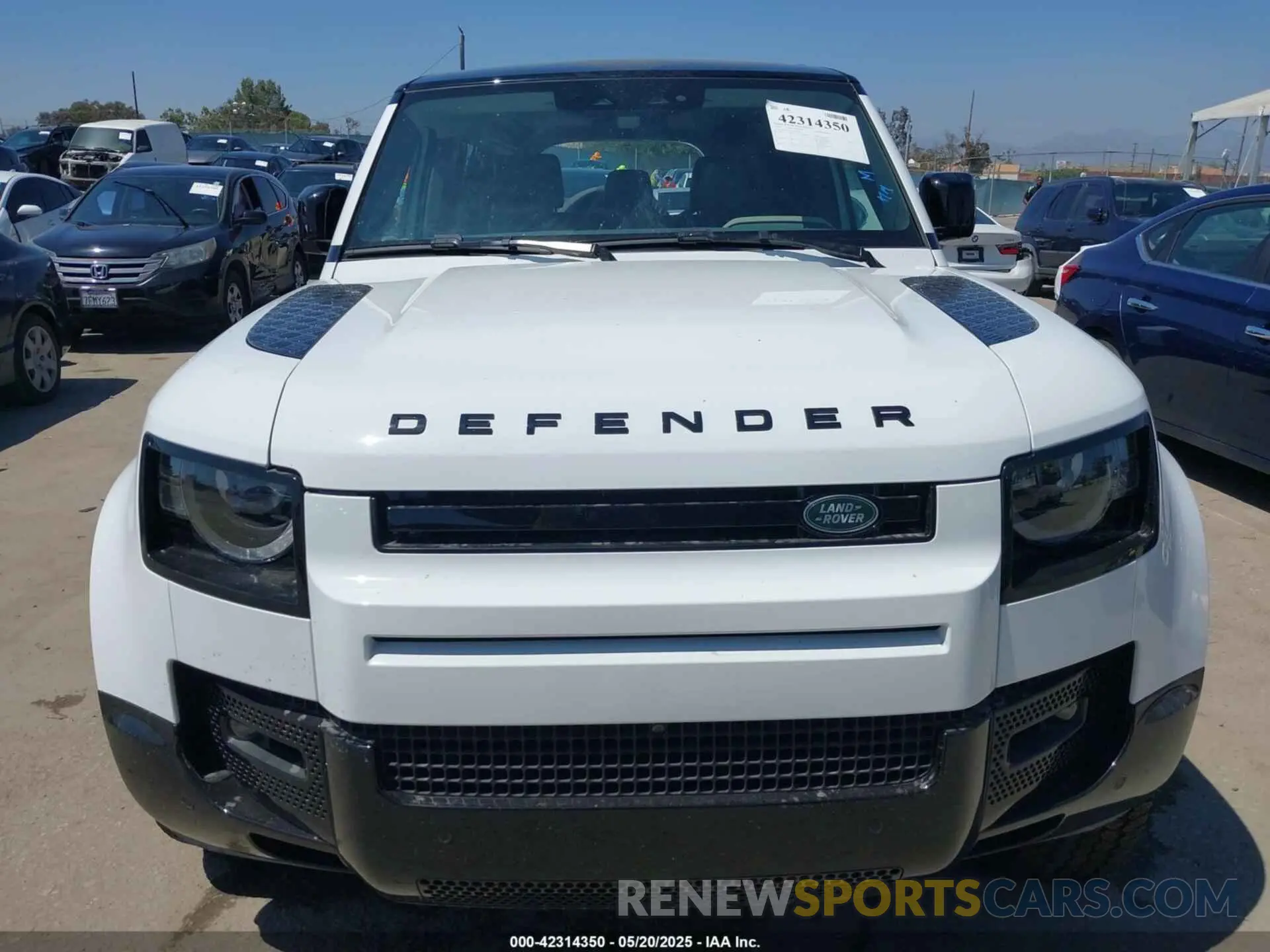 11 Photograph of a damaged car SALE27EU5R2352344 LAND ROVER DEFENDER 2024