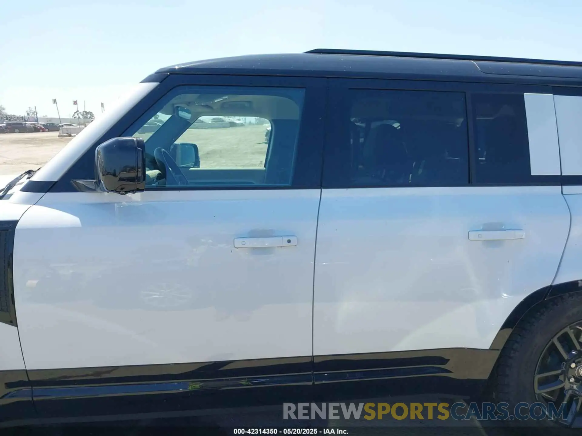 13 Photograph of a damaged car SALE27EU5R2352344 LAND ROVER DEFENDER 2024