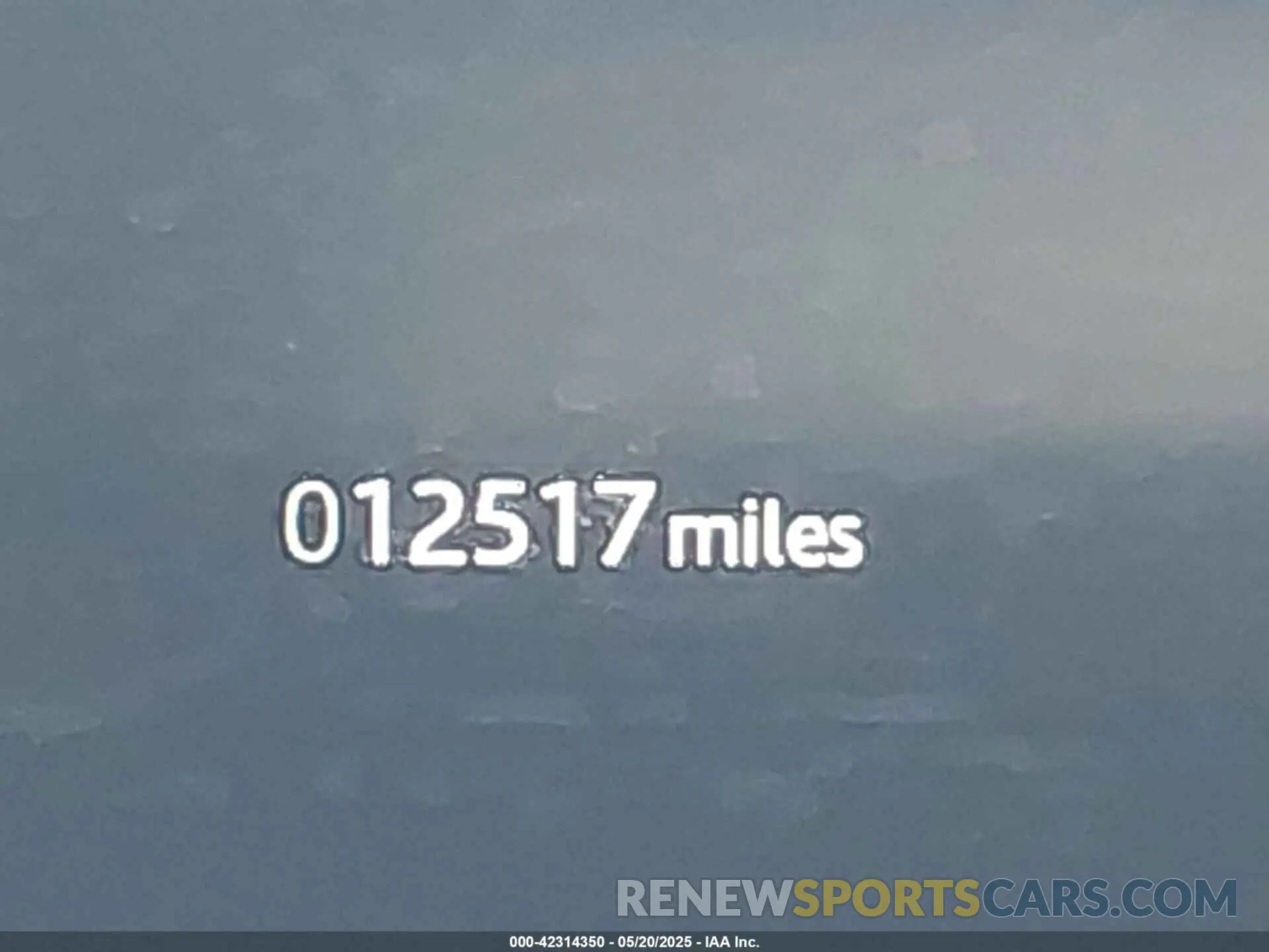 14 Photograph of a damaged car SALE27EU5R2352344 LAND ROVER DEFENDER 2024