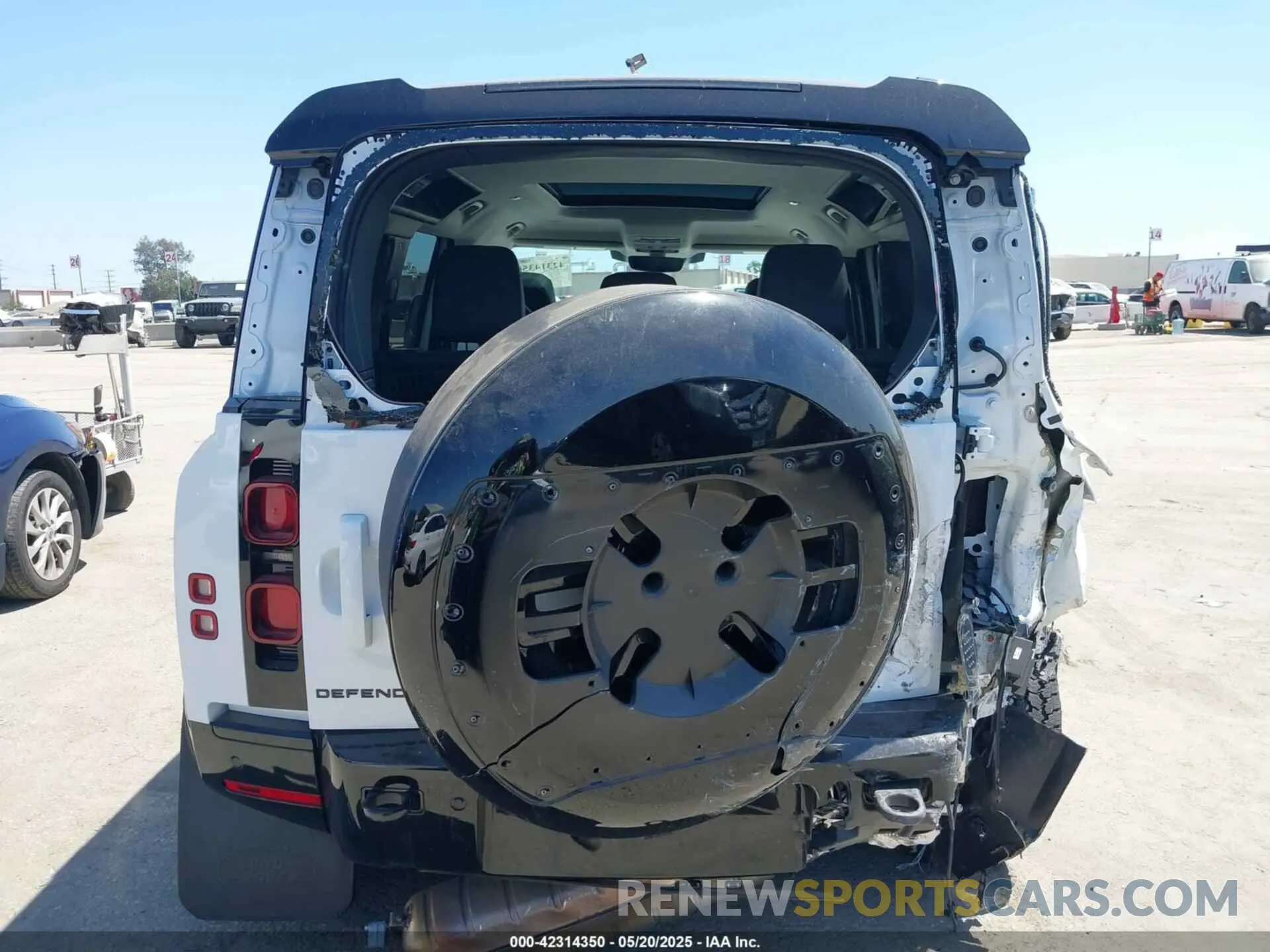 15 Photograph of a damaged car SALE27EU5R2352344 LAND ROVER DEFENDER 2024