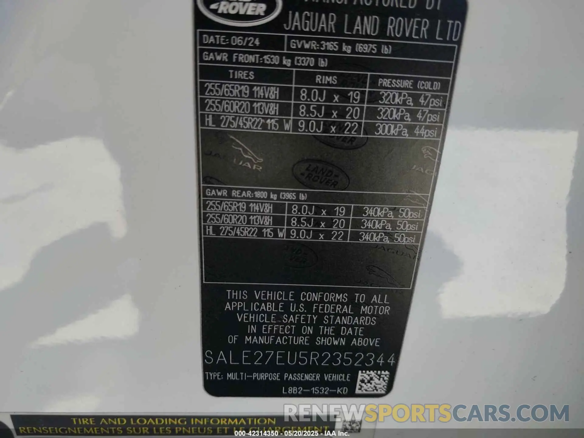 9 Photograph of a damaged car SALE27EU5R2352344 LAND ROVER DEFENDER 2024