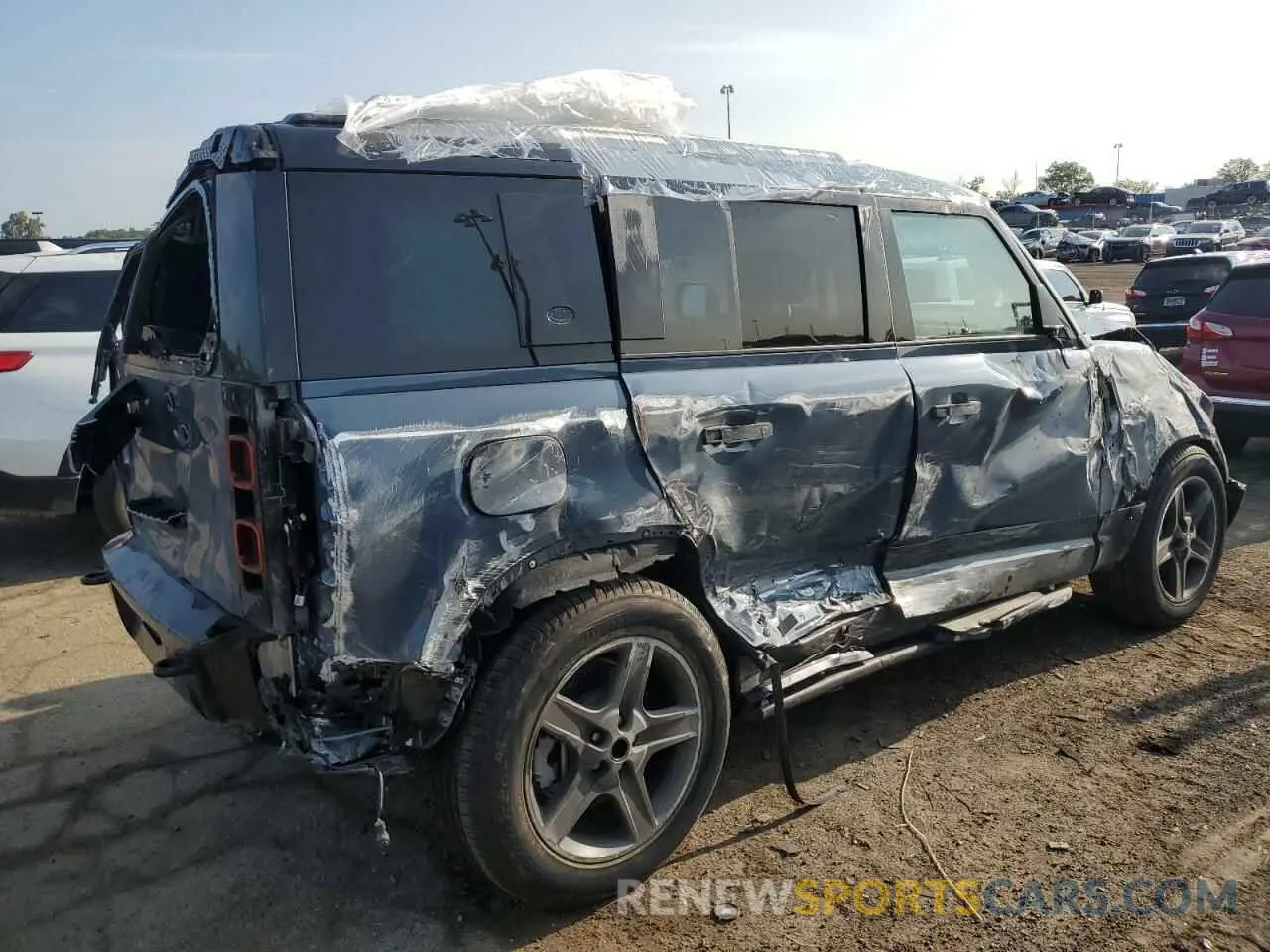 3 Photograph of a damaged car SALE27EU8R2268390 LAND ROVER DEFENDER 2024