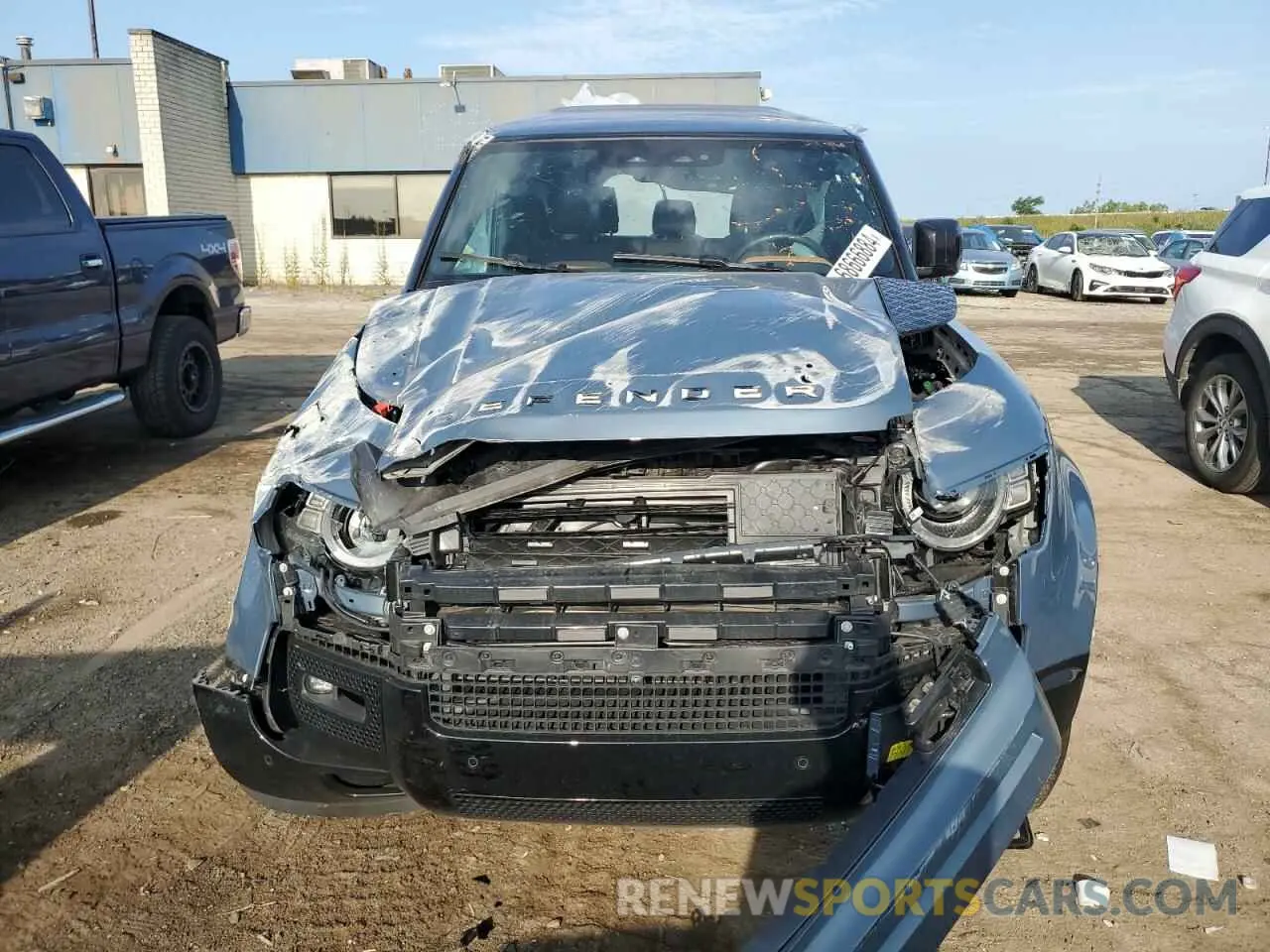 5 Photograph of a damaged car SALE27EU8R2268390 LAND ROVER DEFENDER 2024