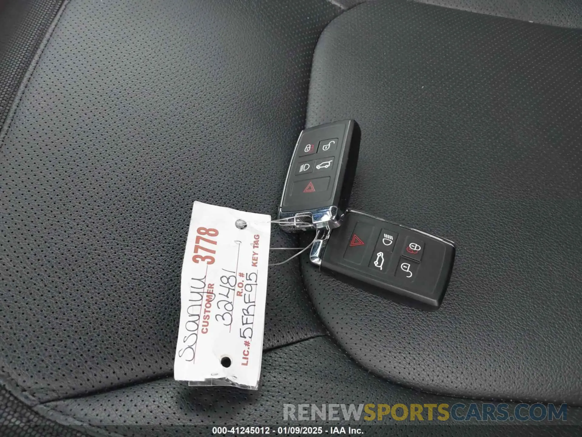 11 Photograph of a damaged car SALE27EU8R2335683 LAND ROVER DEFENDER 2024