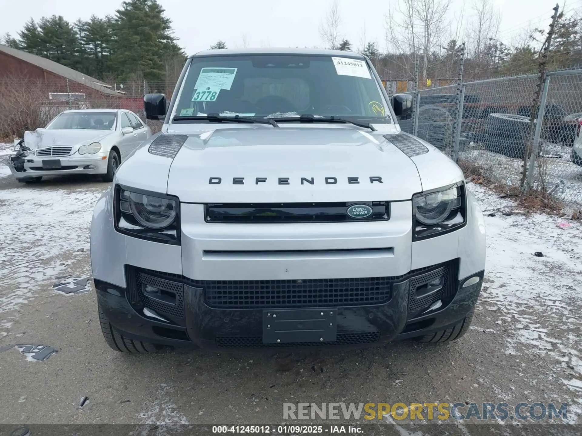 13 Photograph of a damaged car SALE27EU8R2335683 LAND ROVER DEFENDER 2024