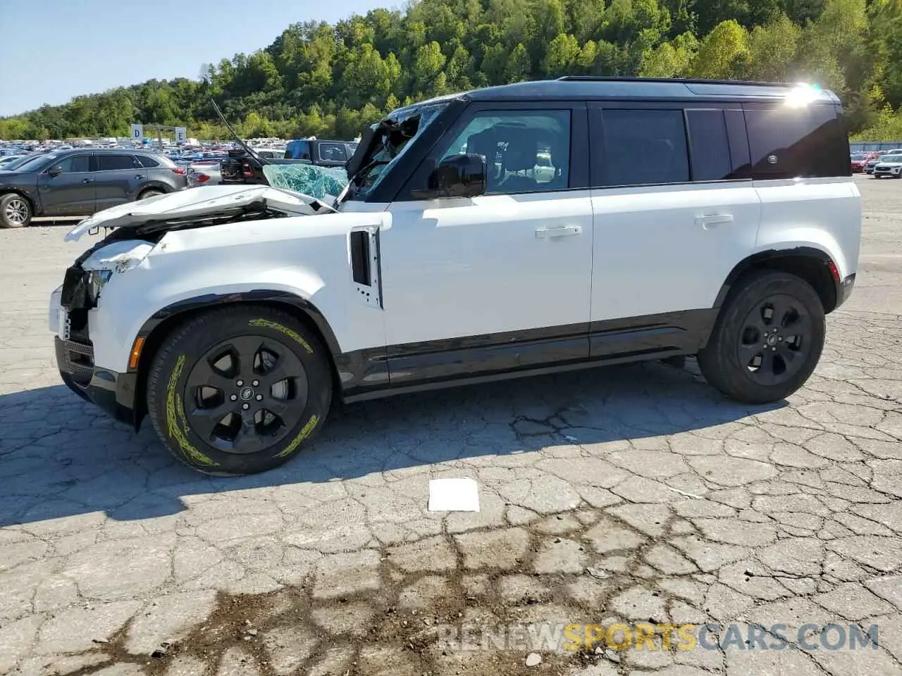 1 Photograph of a damaged car SALE27EUXR2245788 LAND ROVER DEFENDER 2024