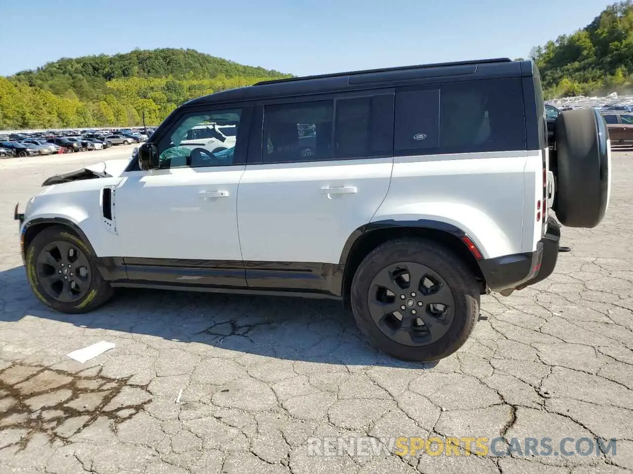 2 Photograph of a damaged car SALE27EUXR2245788 LAND ROVER DEFENDER 2024