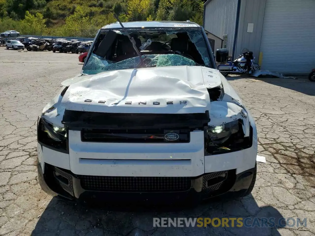 5 Photograph of a damaged car SALE27EUXR2245788 LAND ROVER DEFENDER 2024
