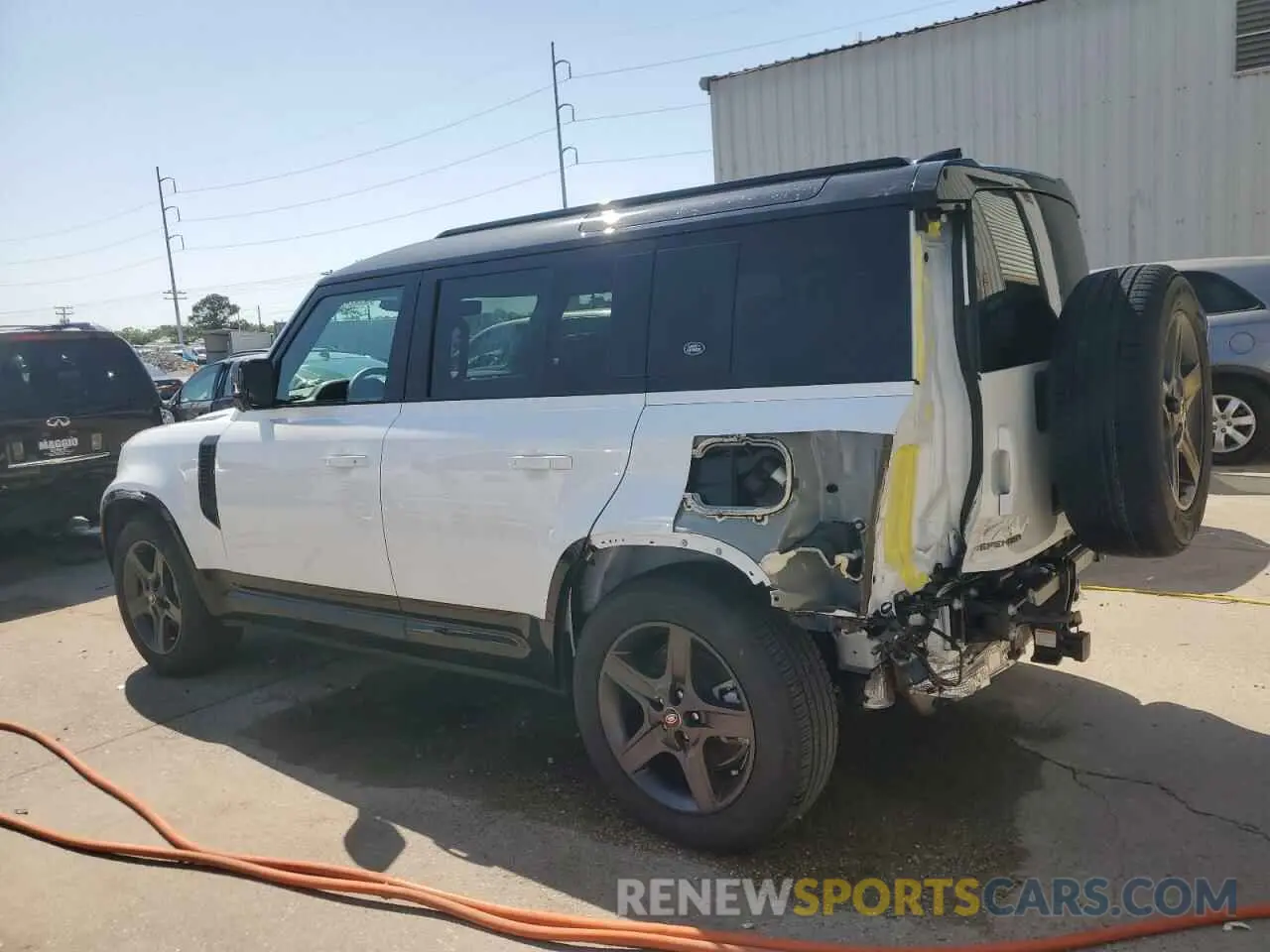 2 Photograph of a damaged car SALE27EUXR2289502 LAND ROVER DEFENDER 2024
