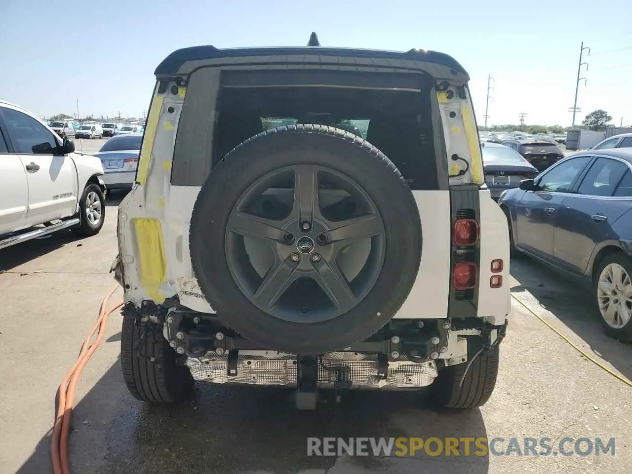 6 Photograph of a damaged car SALE27EUXR2289502 LAND ROVER DEFENDER 2024