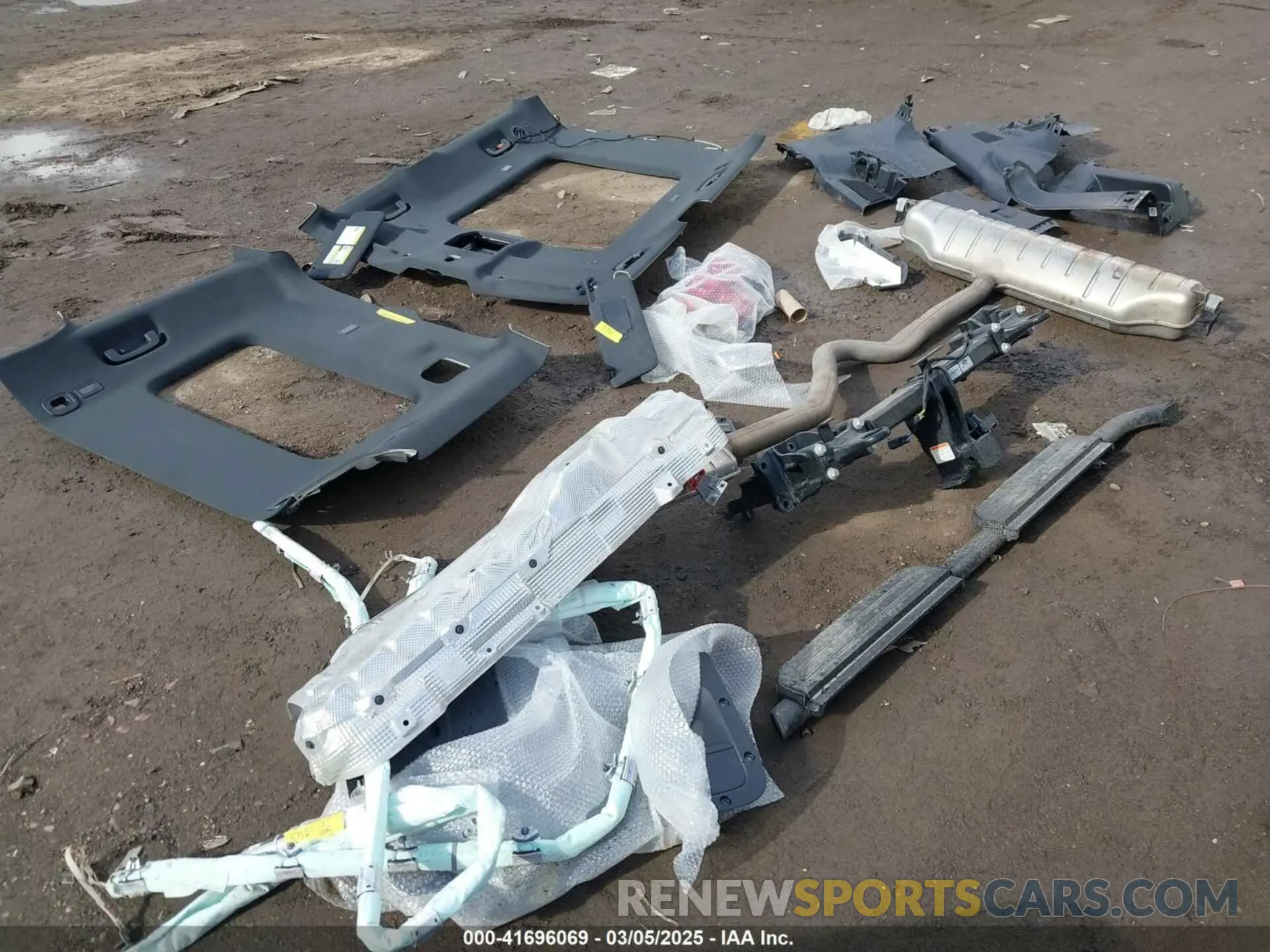 12 Photograph of a damaged car SALE2FEU2R2354935 LAND ROVER DEFENDER 2024