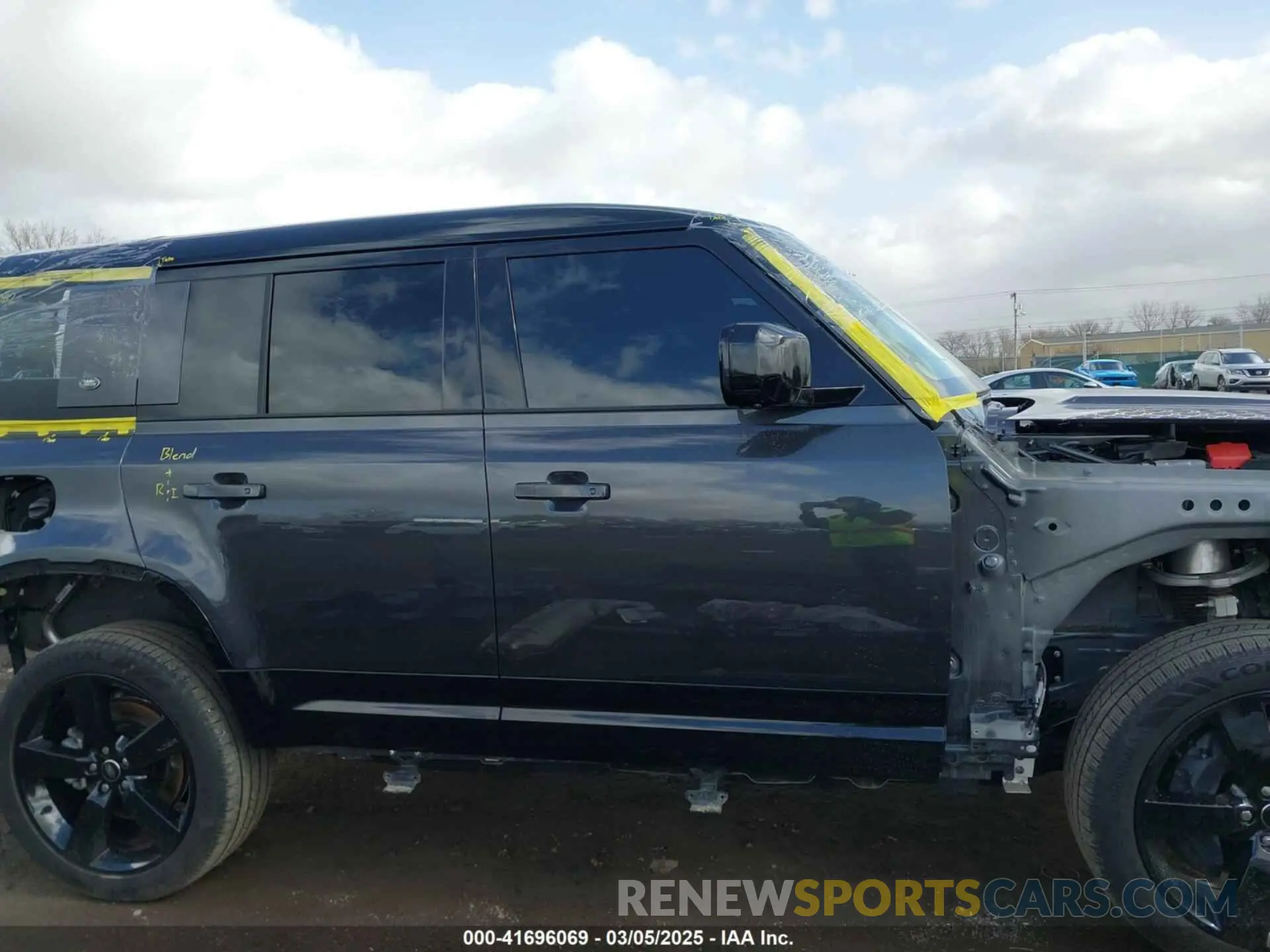 14 Photograph of a damaged car SALE2FEU2R2354935 LAND ROVER DEFENDER 2024