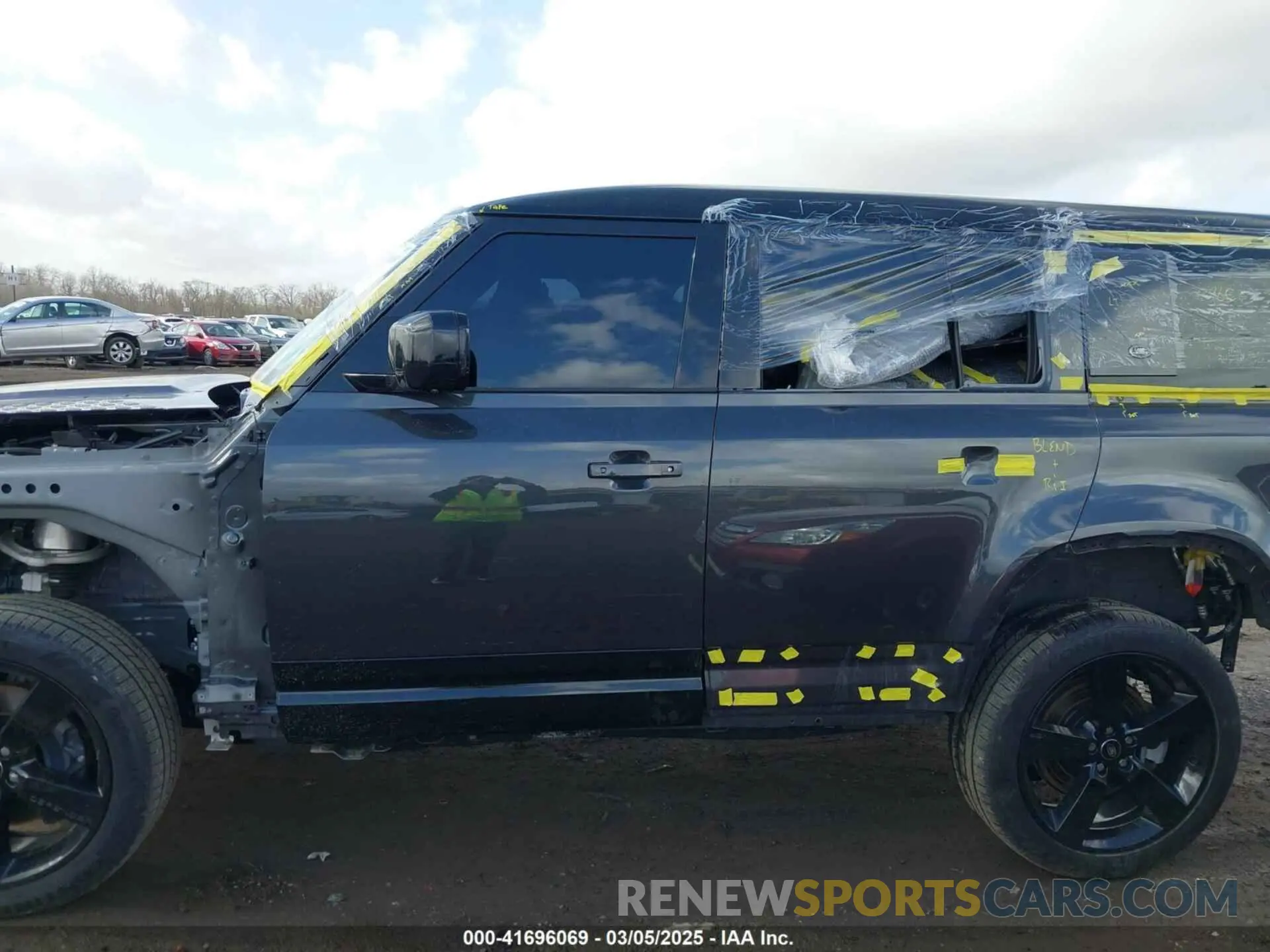 15 Photograph of a damaged car SALE2FEU2R2354935 LAND ROVER DEFENDER 2024