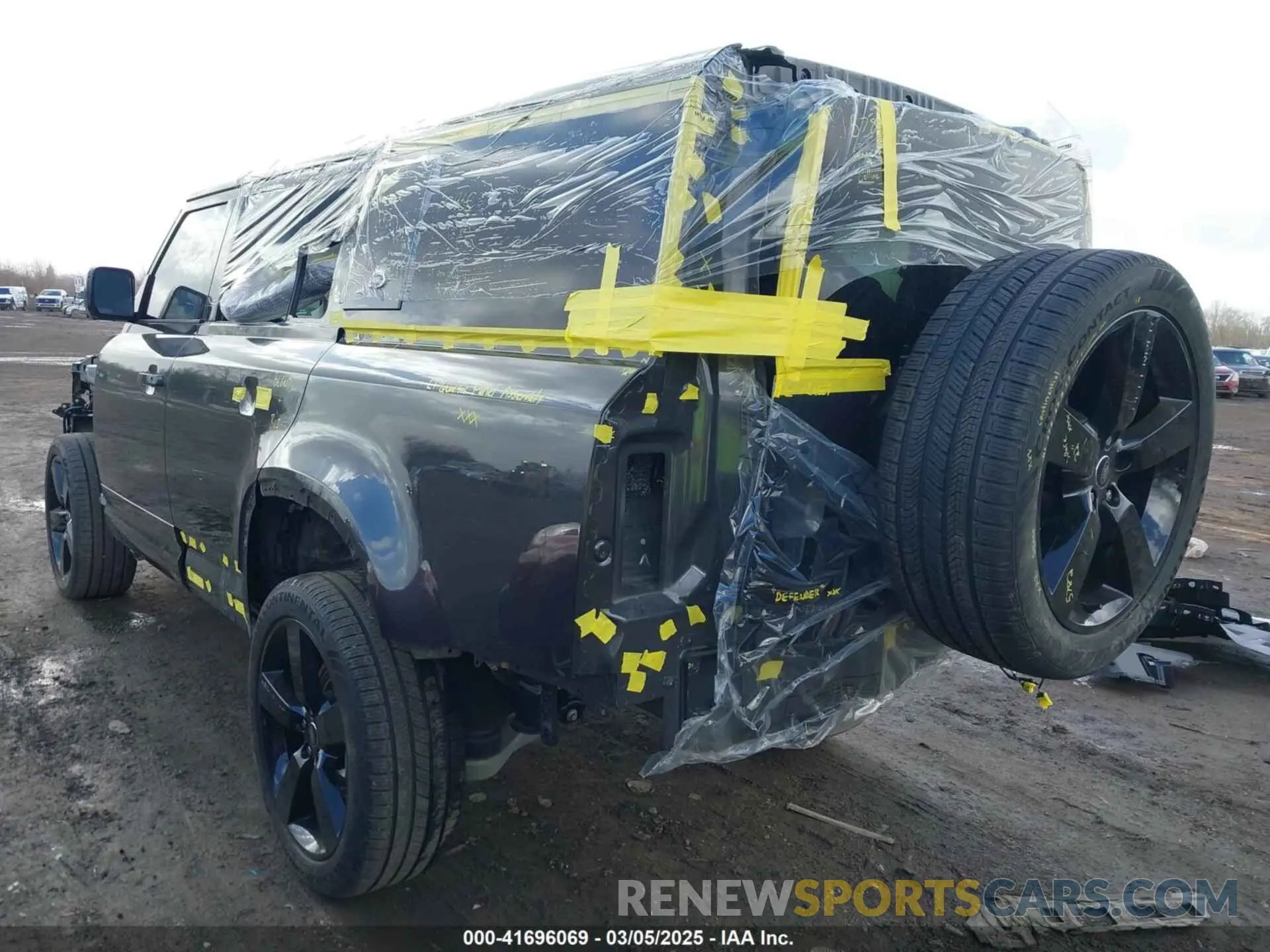 3 Photograph of a damaged car SALE2FEU2R2354935 LAND ROVER DEFENDER 2024