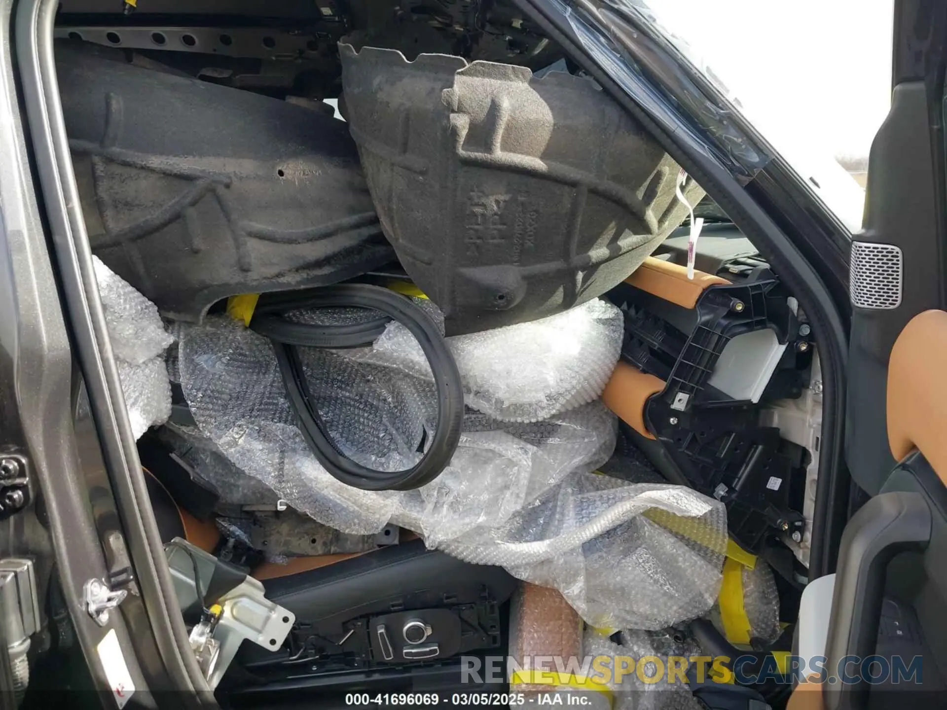5 Photograph of a damaged car SALE2FEU2R2354935 LAND ROVER DEFENDER 2024