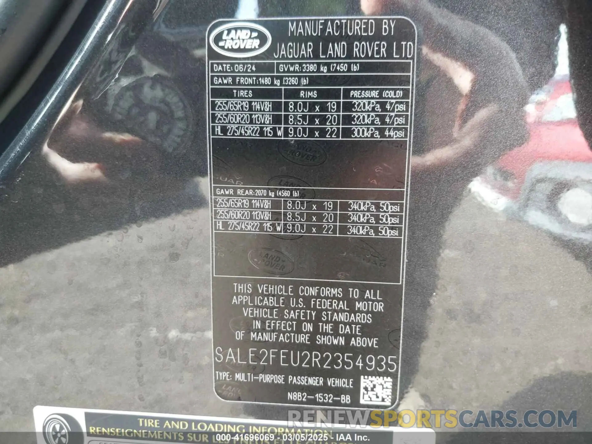 9 Photograph of a damaged car SALE2FEU2R2354935 LAND ROVER DEFENDER 2024
