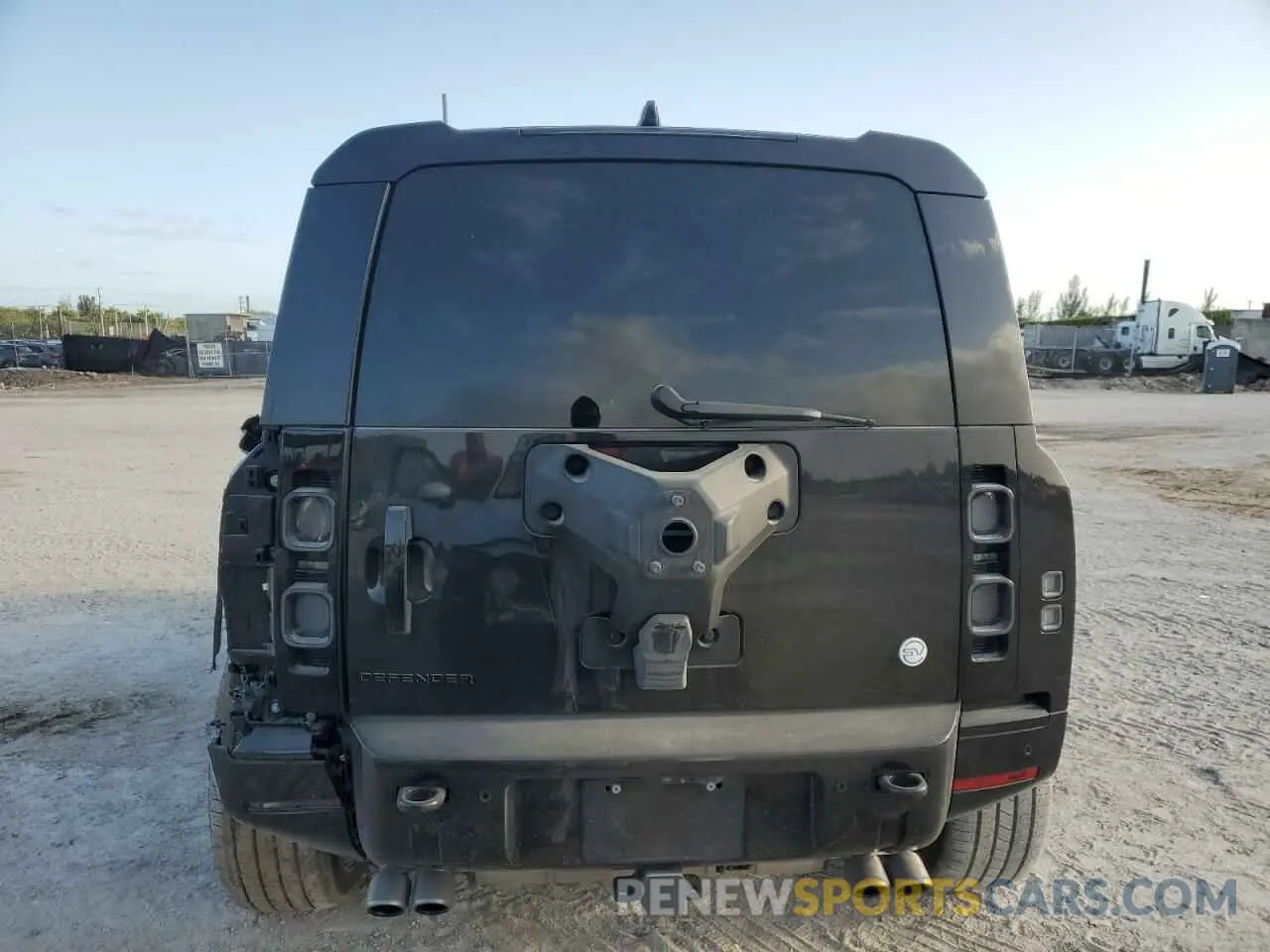 6 Photograph of a damaged car SALEBEEE2R2291306 LAND ROVER DEFENDER 2024