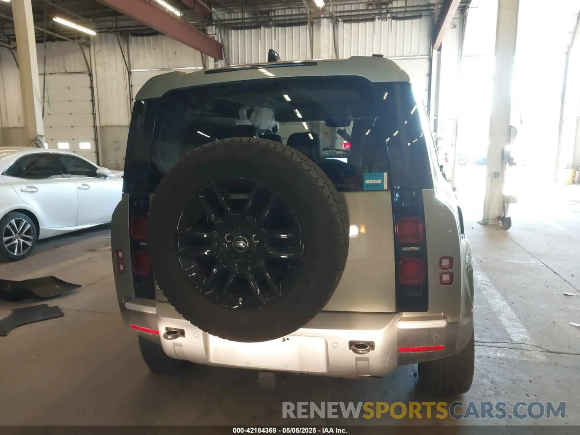 17 Photograph of a damaged car SALEJ7EU2R2312581 LAND ROVER DEFENDER 2024