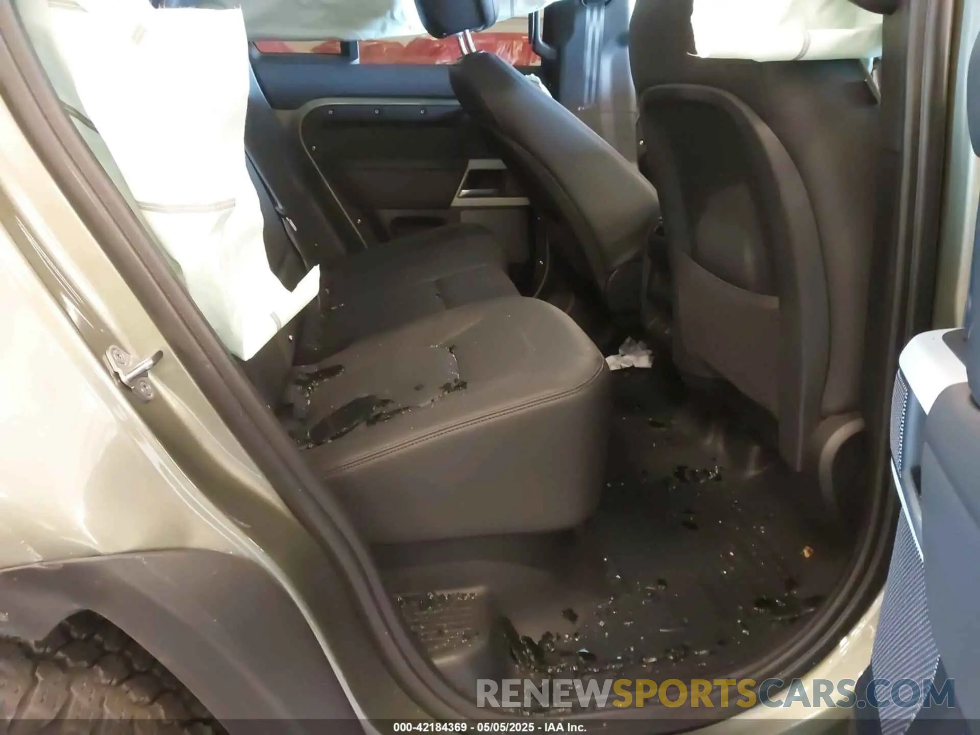 8 Photograph of a damaged car SALEJ7EU2R2312581 LAND ROVER DEFENDER 2024