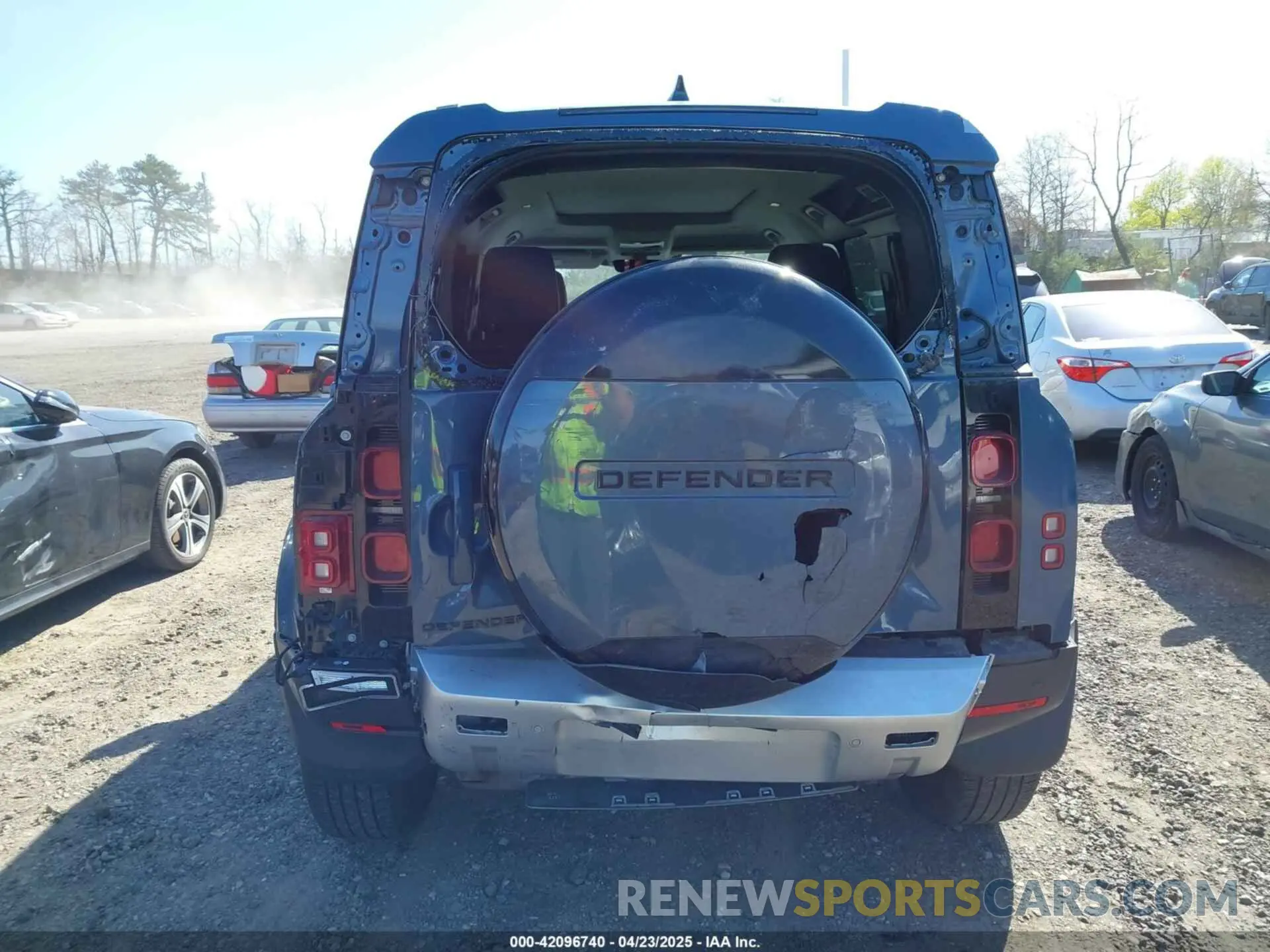 16 Photograph of a damaged car SALEJ7EU4R2244946 LAND ROVER DEFENDER 2024