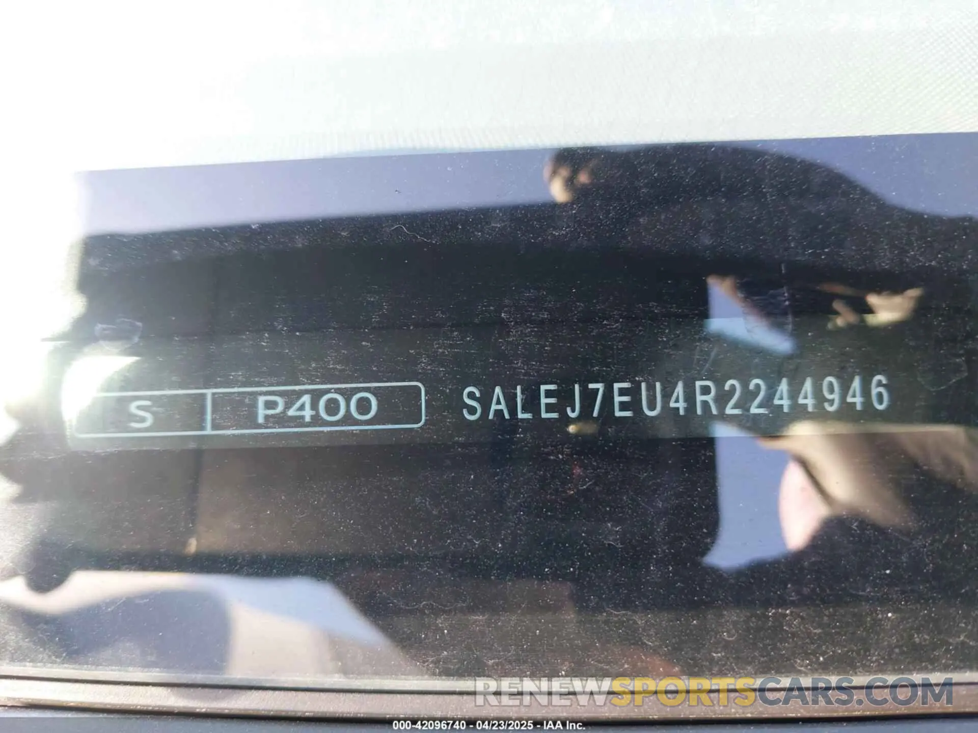 17 Photograph of a damaged car SALEJ7EU4R2244946 LAND ROVER DEFENDER 2024