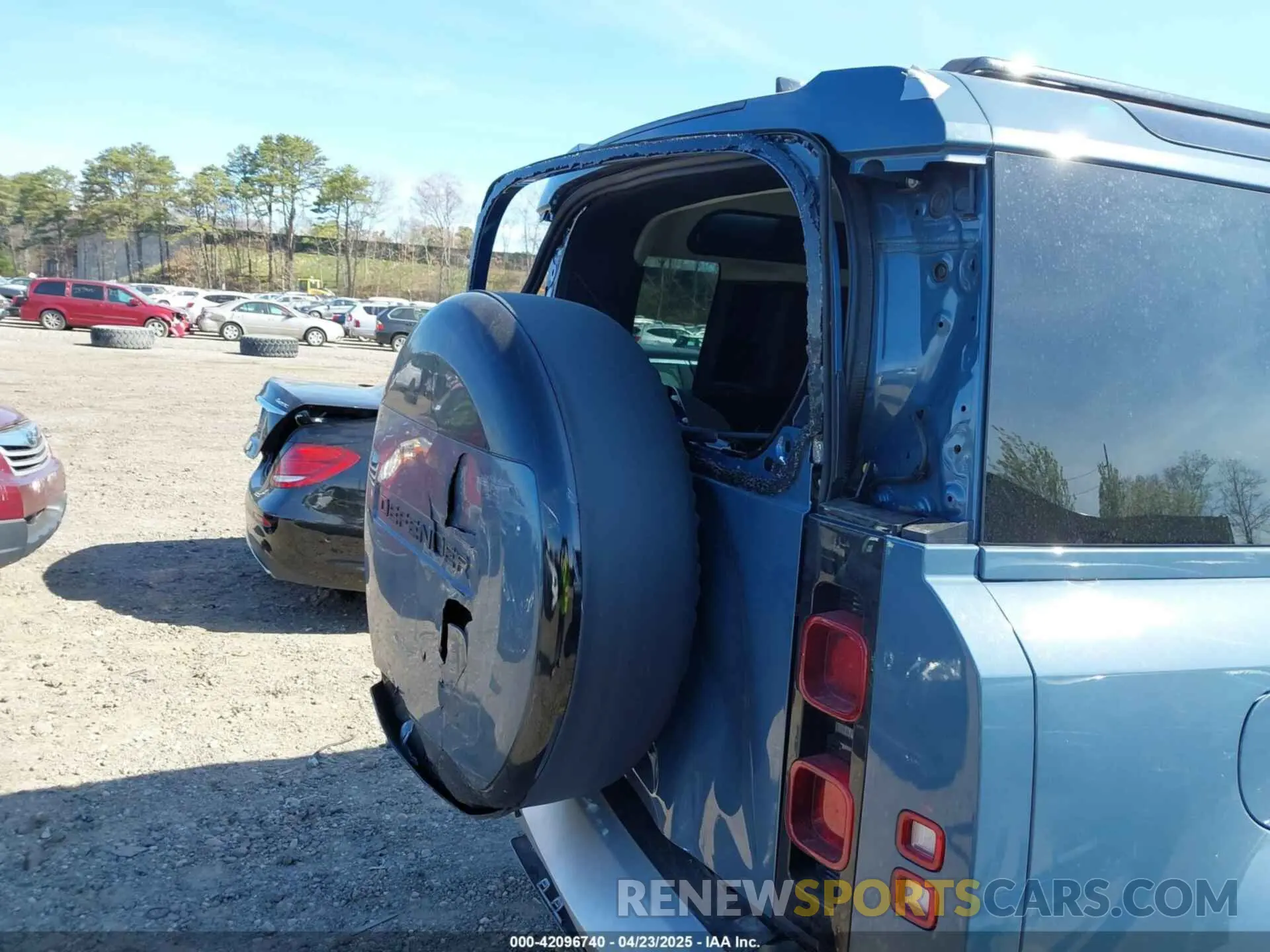 19 Photograph of a damaged car SALEJ7EU4R2244946 LAND ROVER DEFENDER 2024