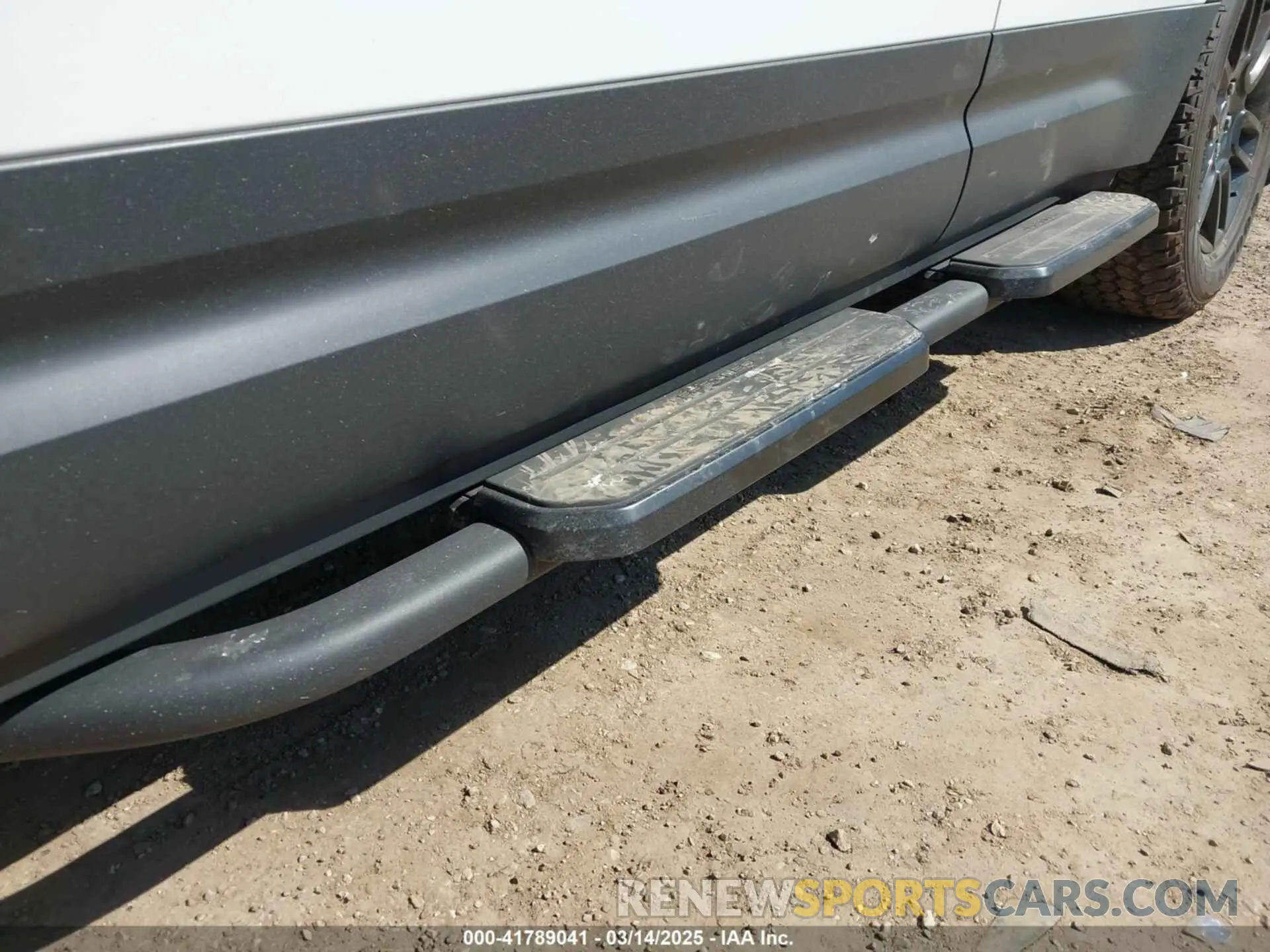 18 Photograph of a damaged car SALEJ7EU6R2339332 LAND ROVER DEFENDER 2024