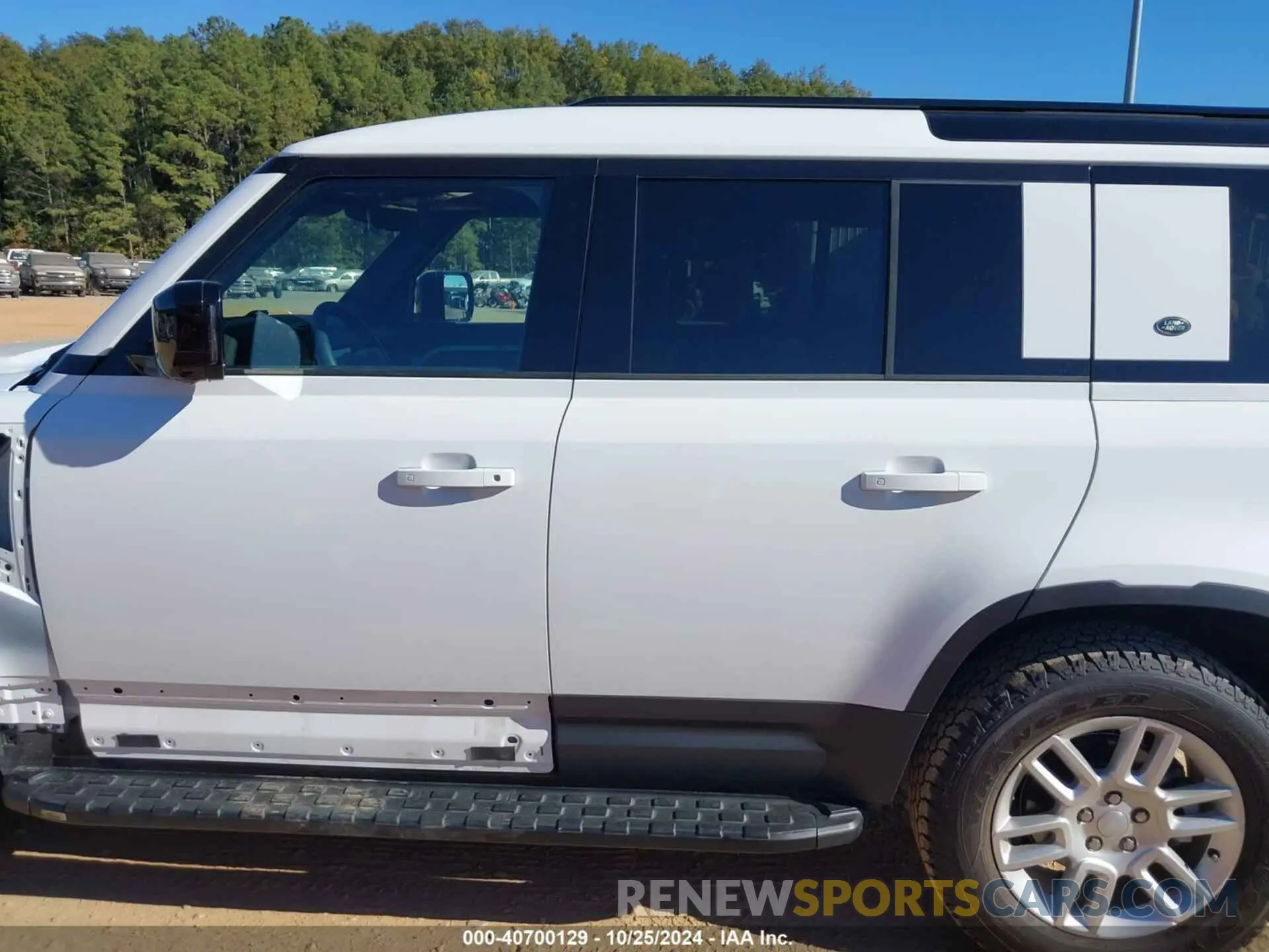 14 Photograph of a damaged car SALEJ7EX7R2288207 LAND ROVER DEFENDER 2024
