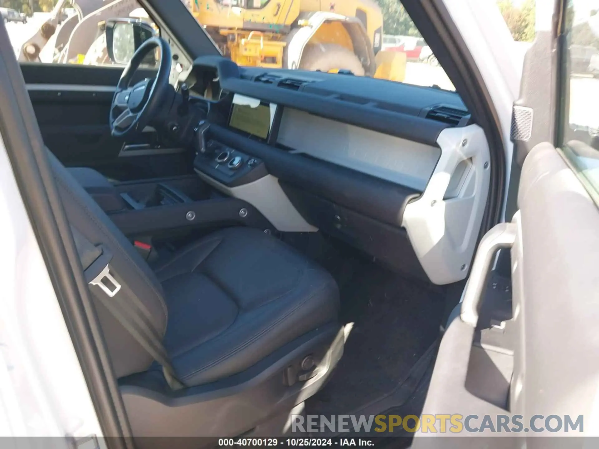 8 Photograph of a damaged car SALEJ7EX7R2288207 LAND ROVER DEFENDER 2024