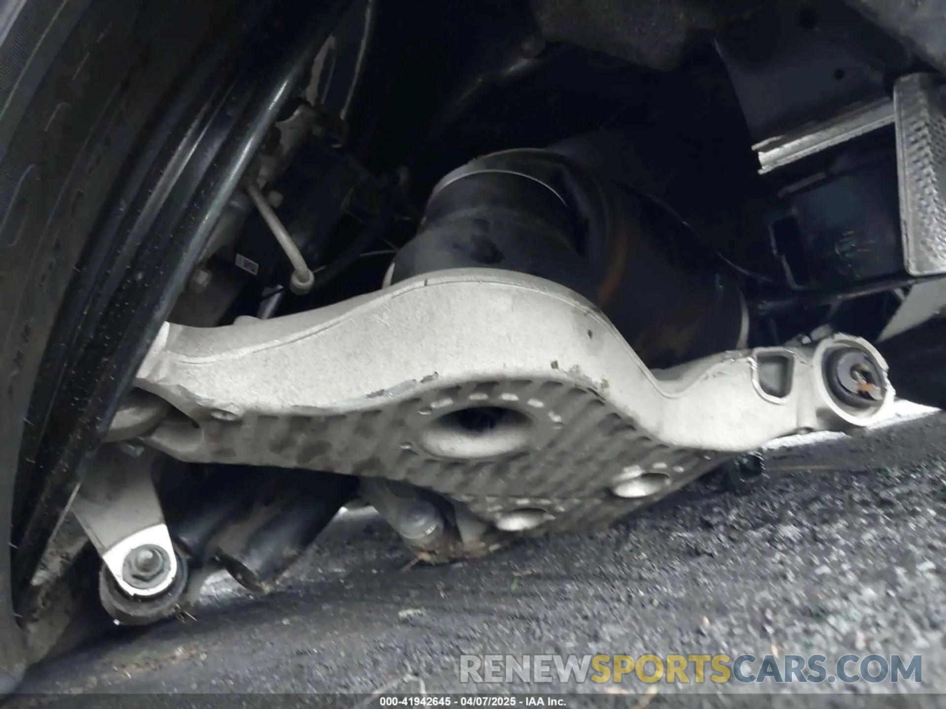 17 Photograph of a damaged car SALEJ7EX8R2260609 LAND ROVER DEFENDER 2024
