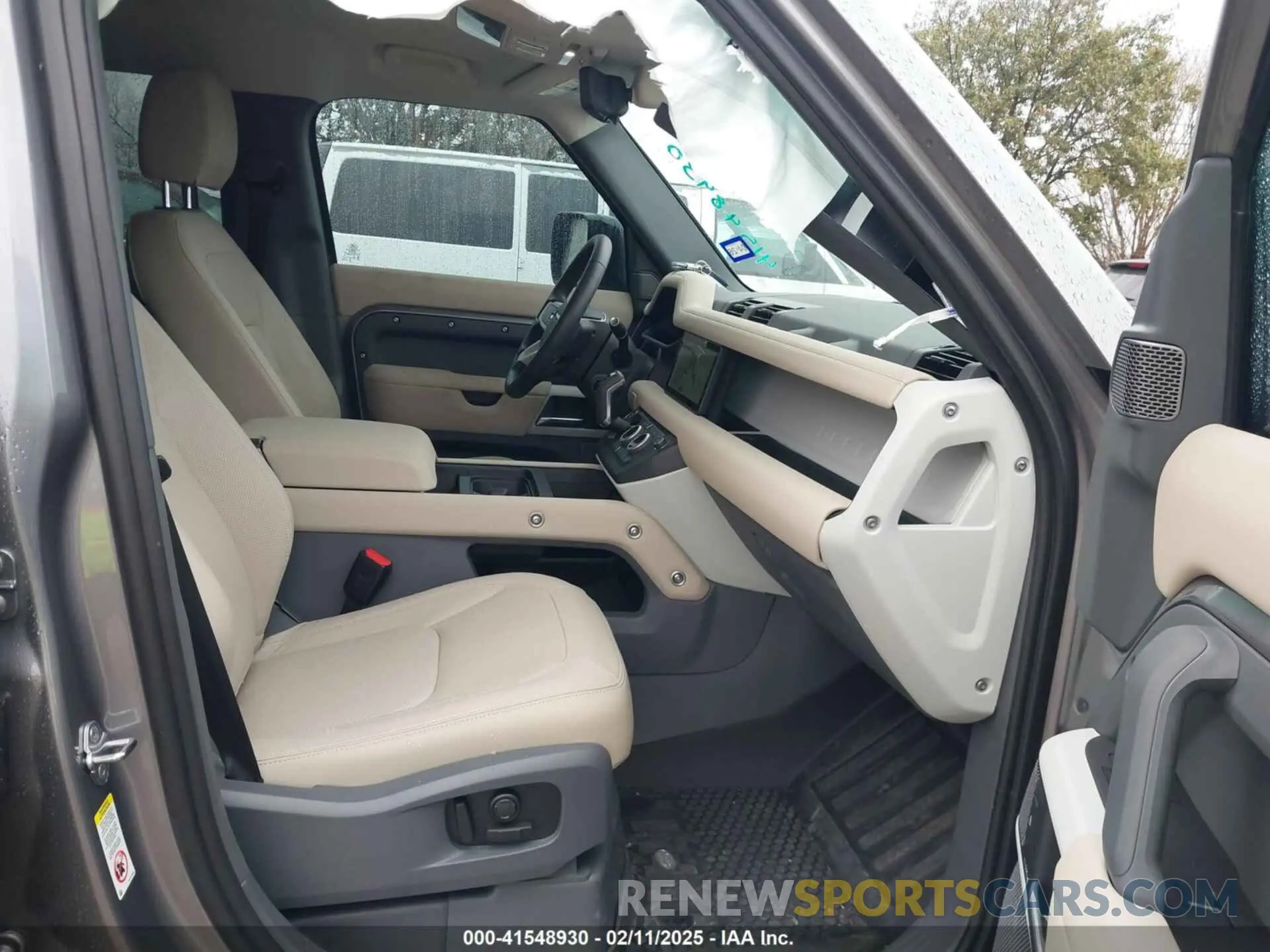 5 Photograph of a damaged car SALEJEEU9R2312923 LAND ROVER DEFENDER 2024