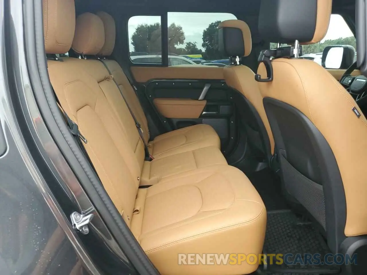 10 Photograph of a damaged car SALEWEEE4R2330773 LAND ROVER DEFENDER 2024