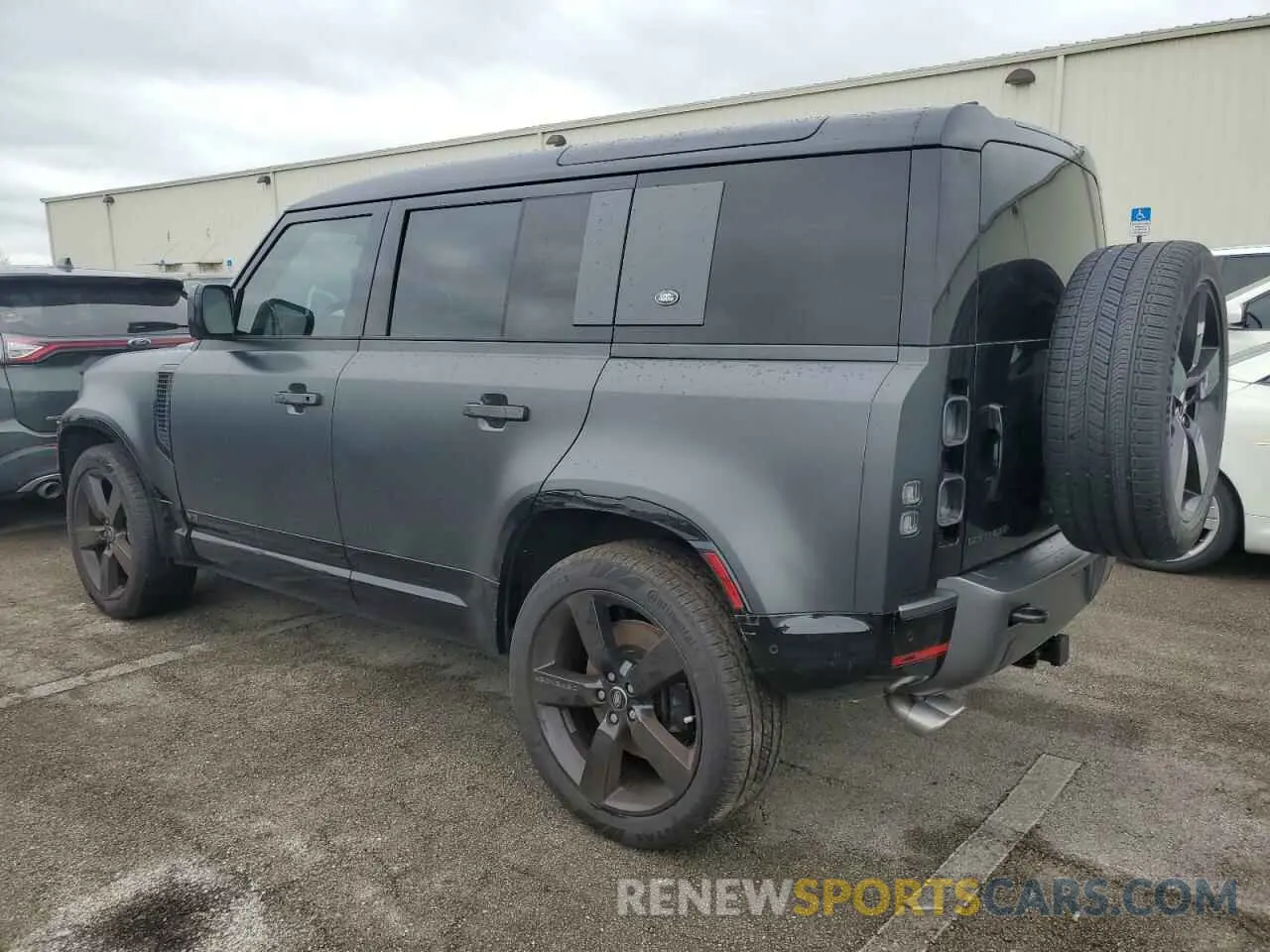 2 Photograph of a damaged car SALEWEEE4R2330773 LAND ROVER DEFENDER 2024